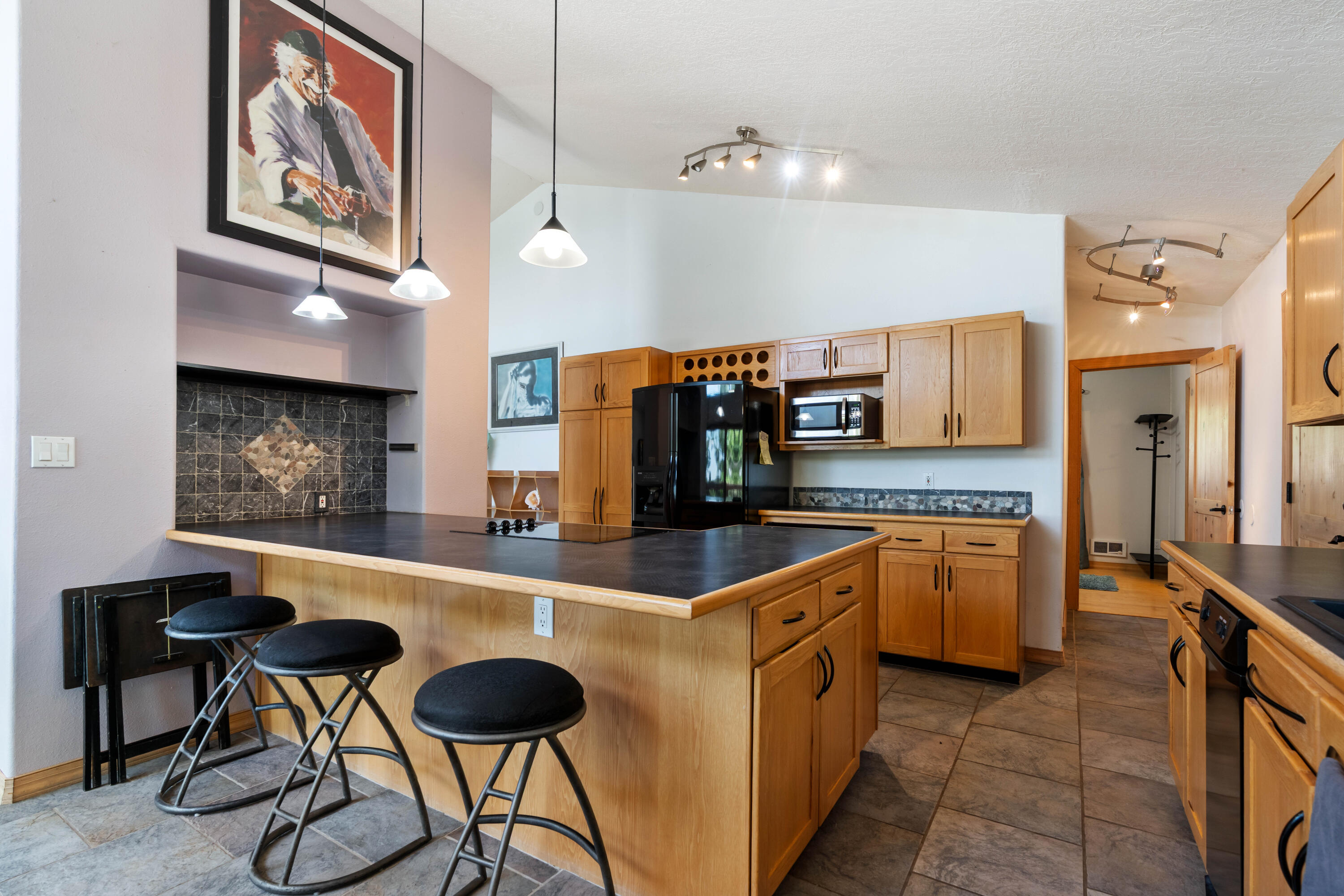 8 WOODLAND Court