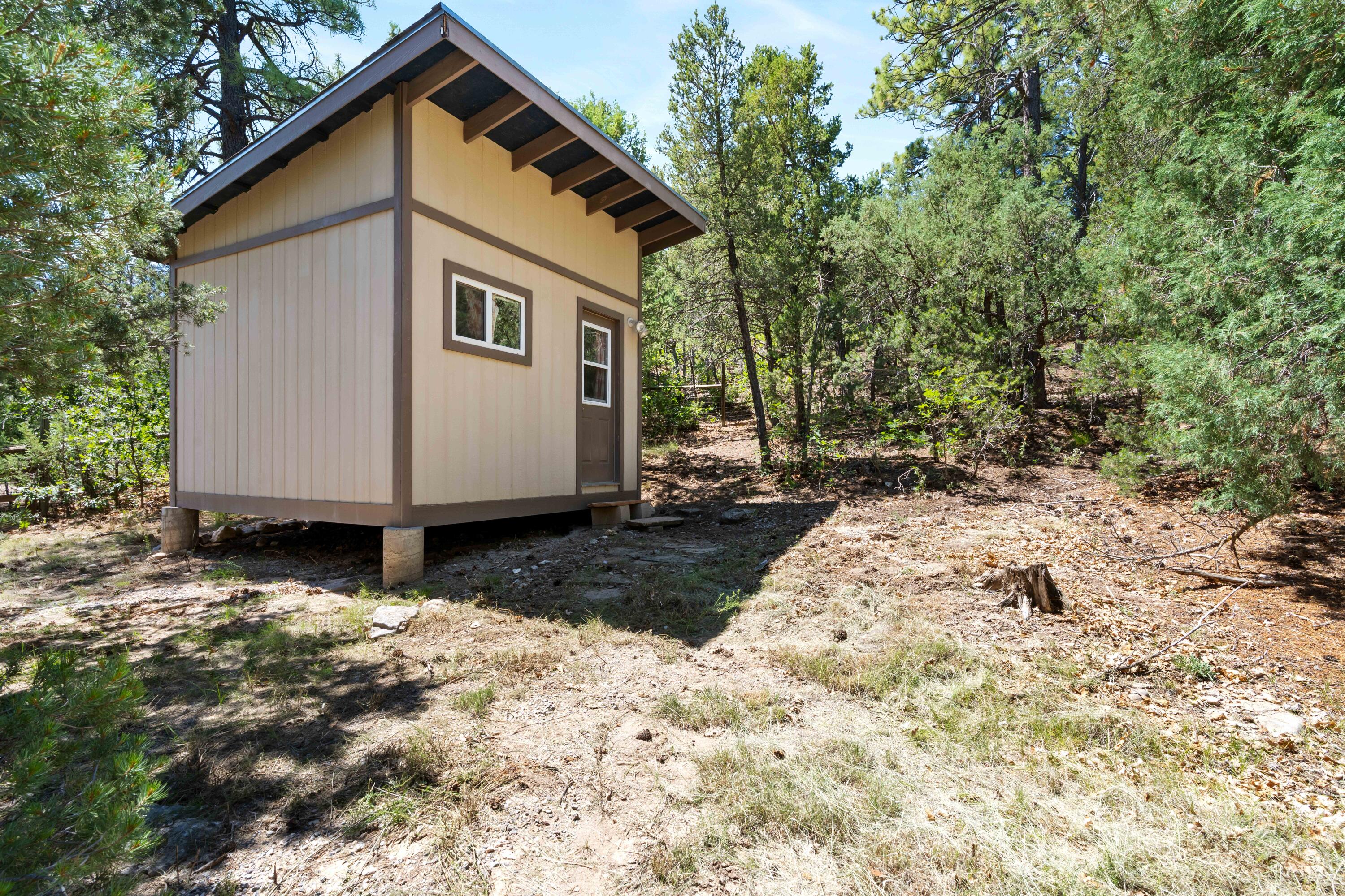8 WOODLAND Court