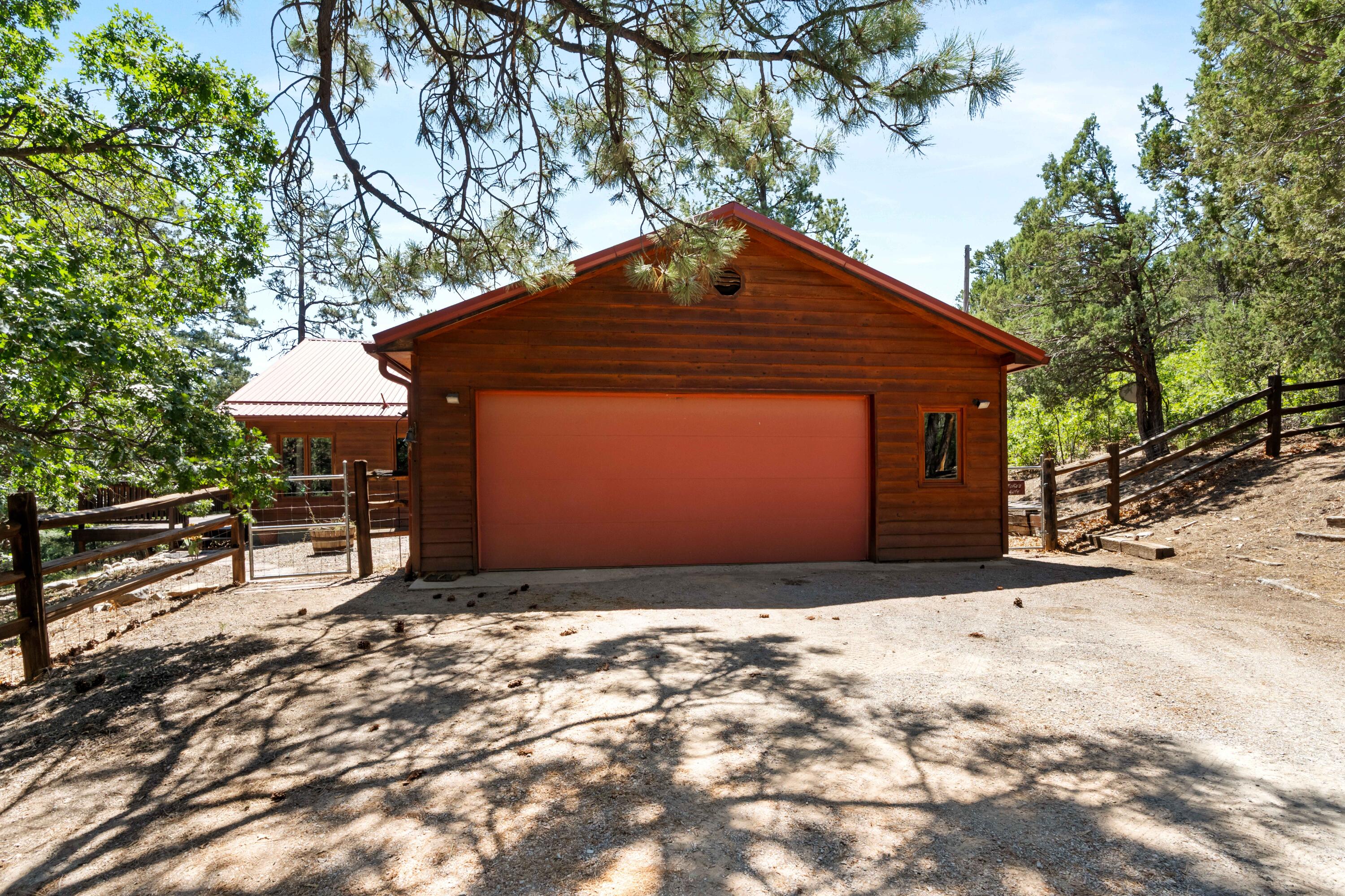 8 WOODLAND Court