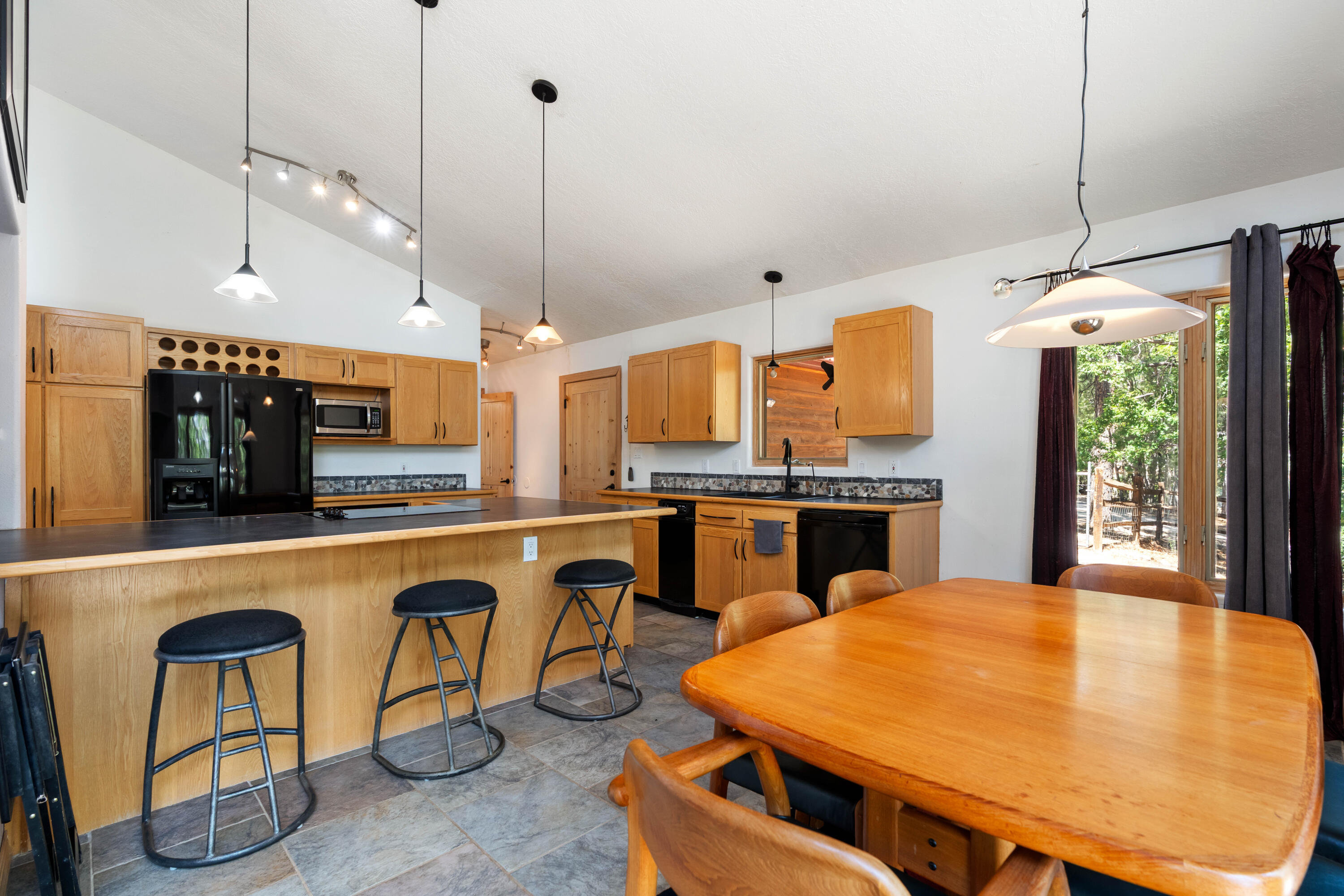 8 WOODLAND Court