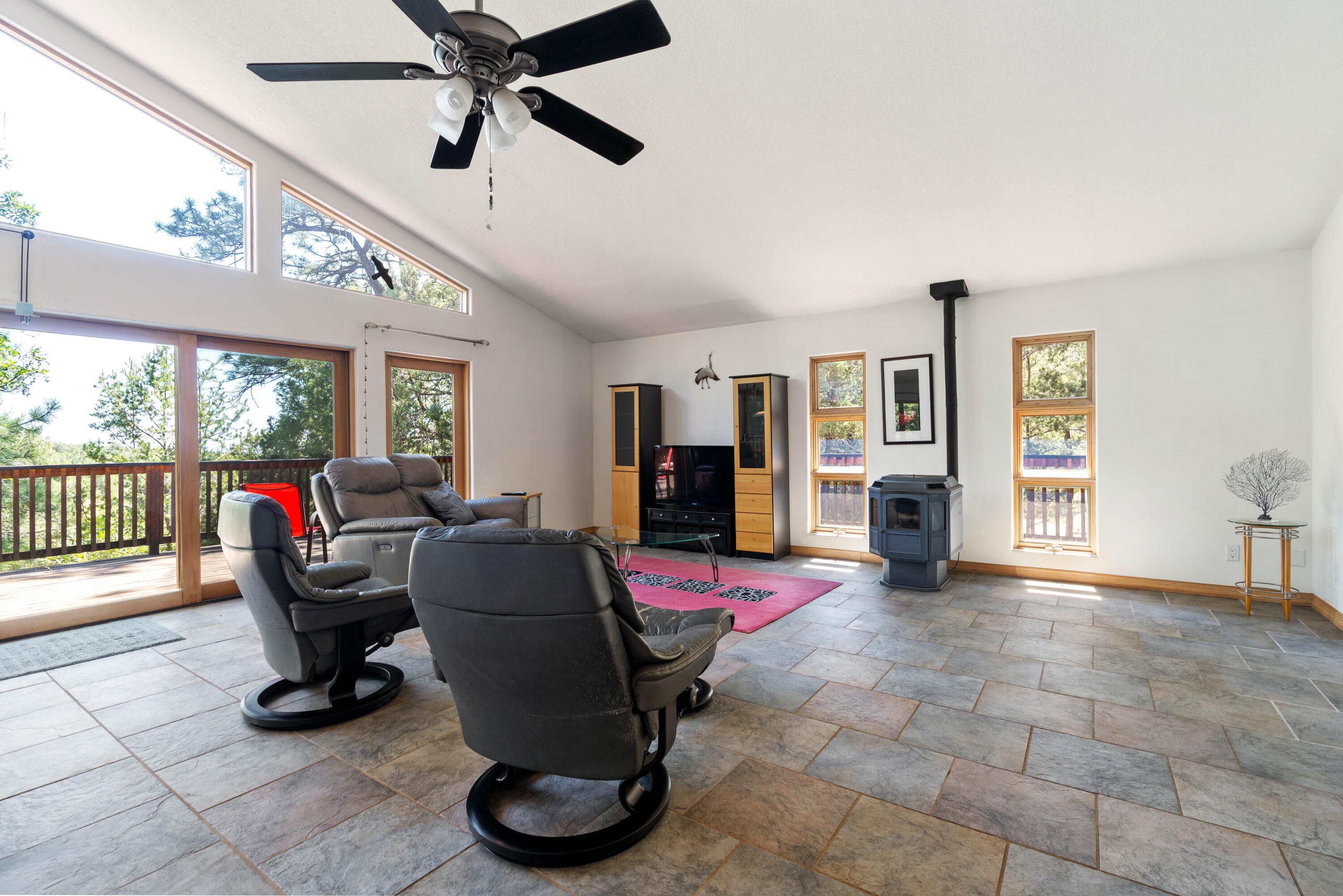 8 WOODLAND Court