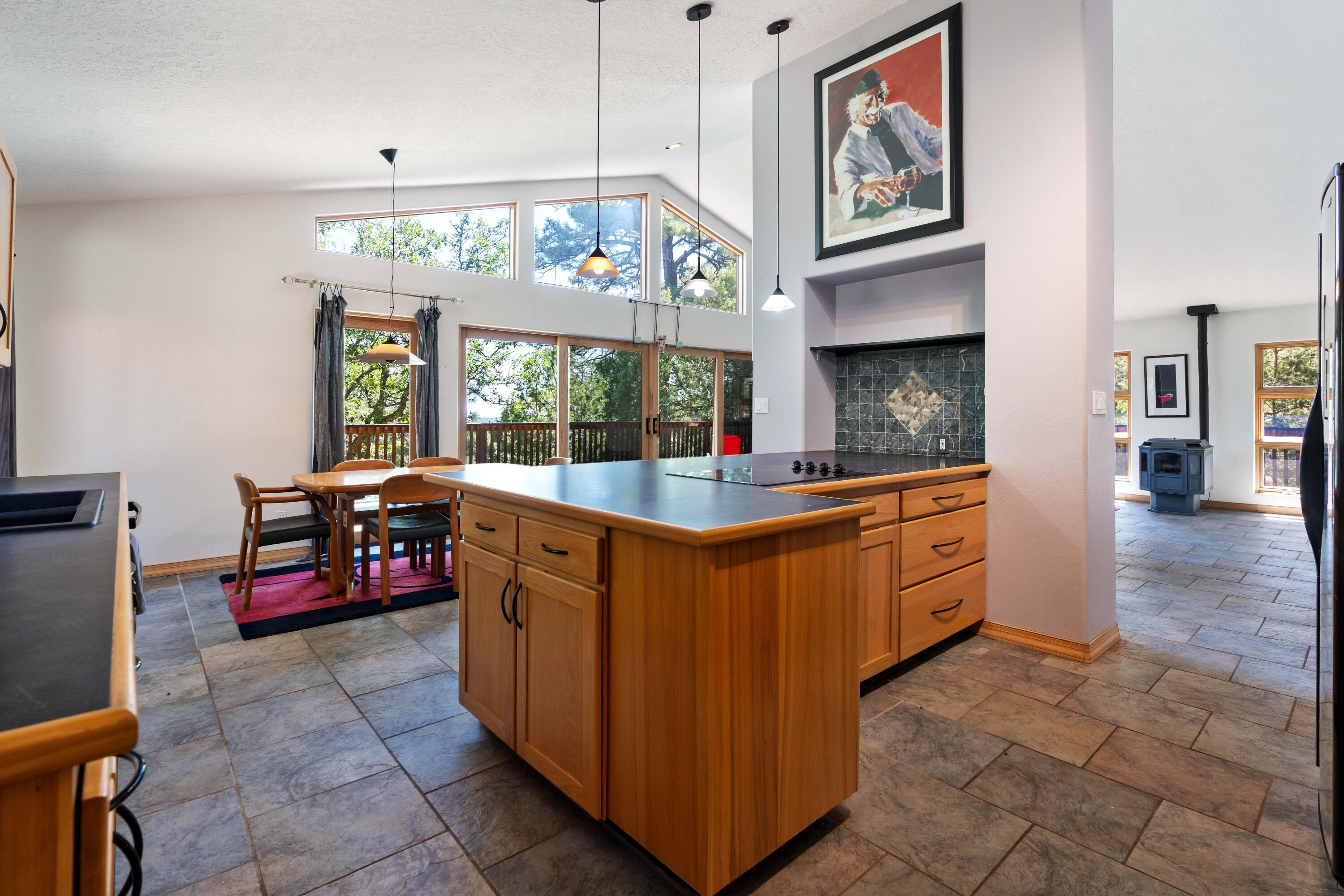 8 WOODLAND Court