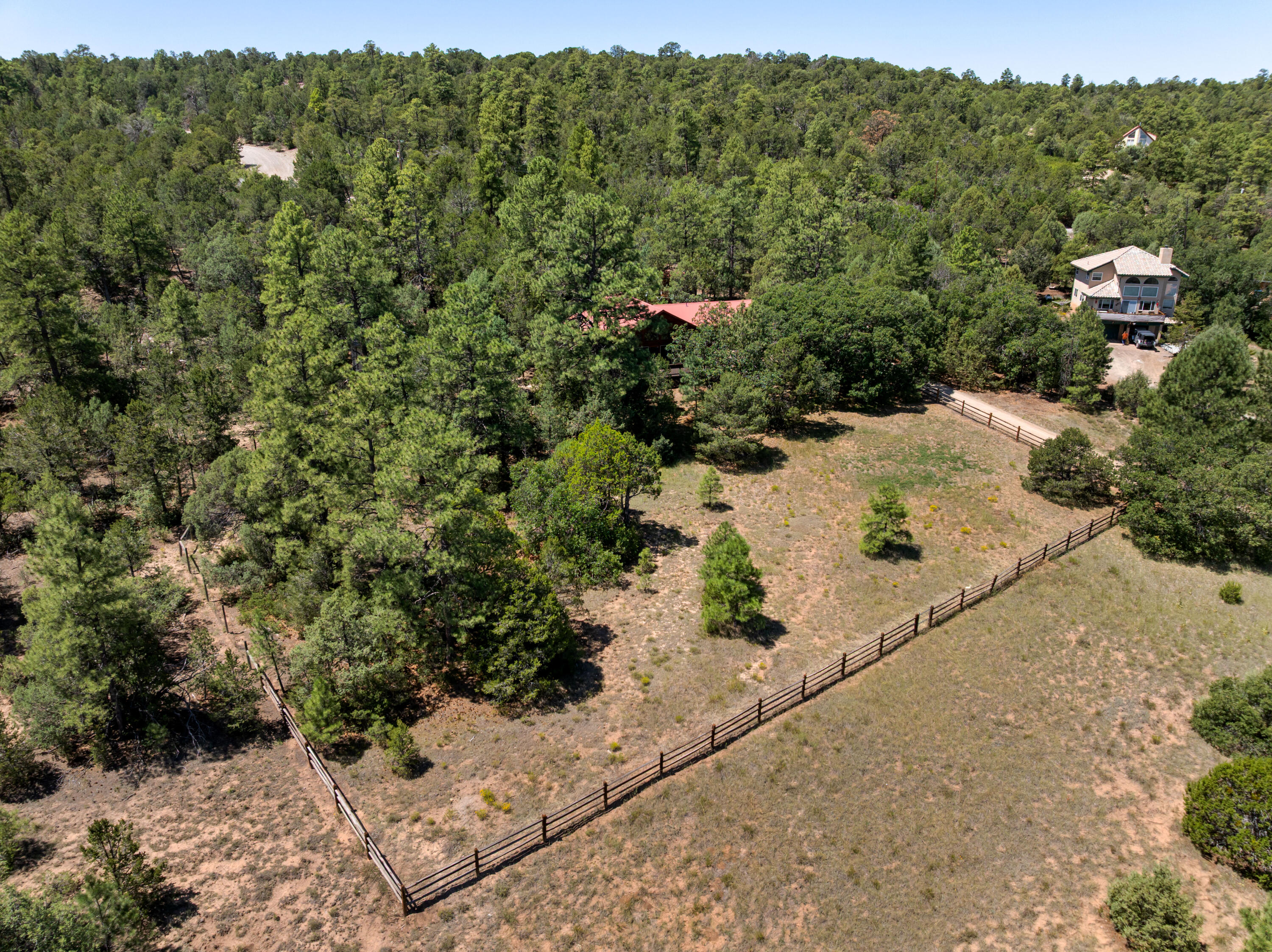 8 WOODLAND Court