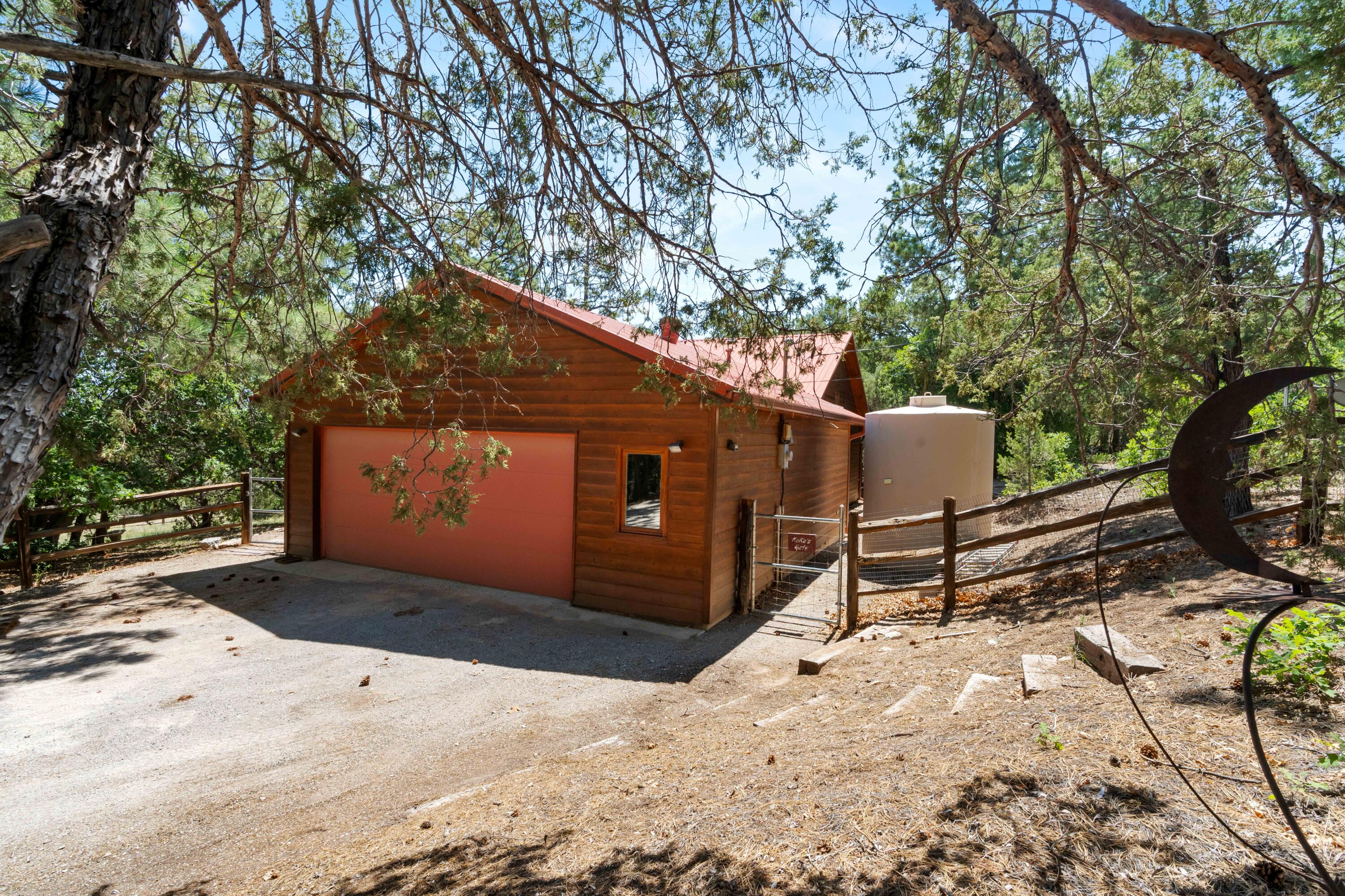 8 WOODLAND Court