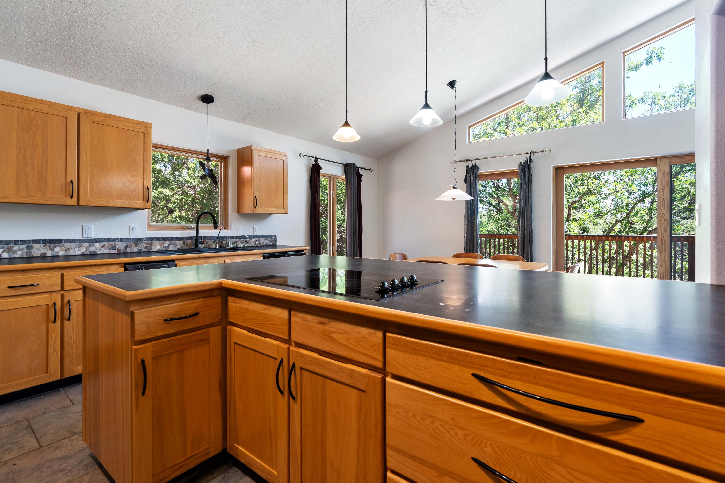 8 WOODLAND Court