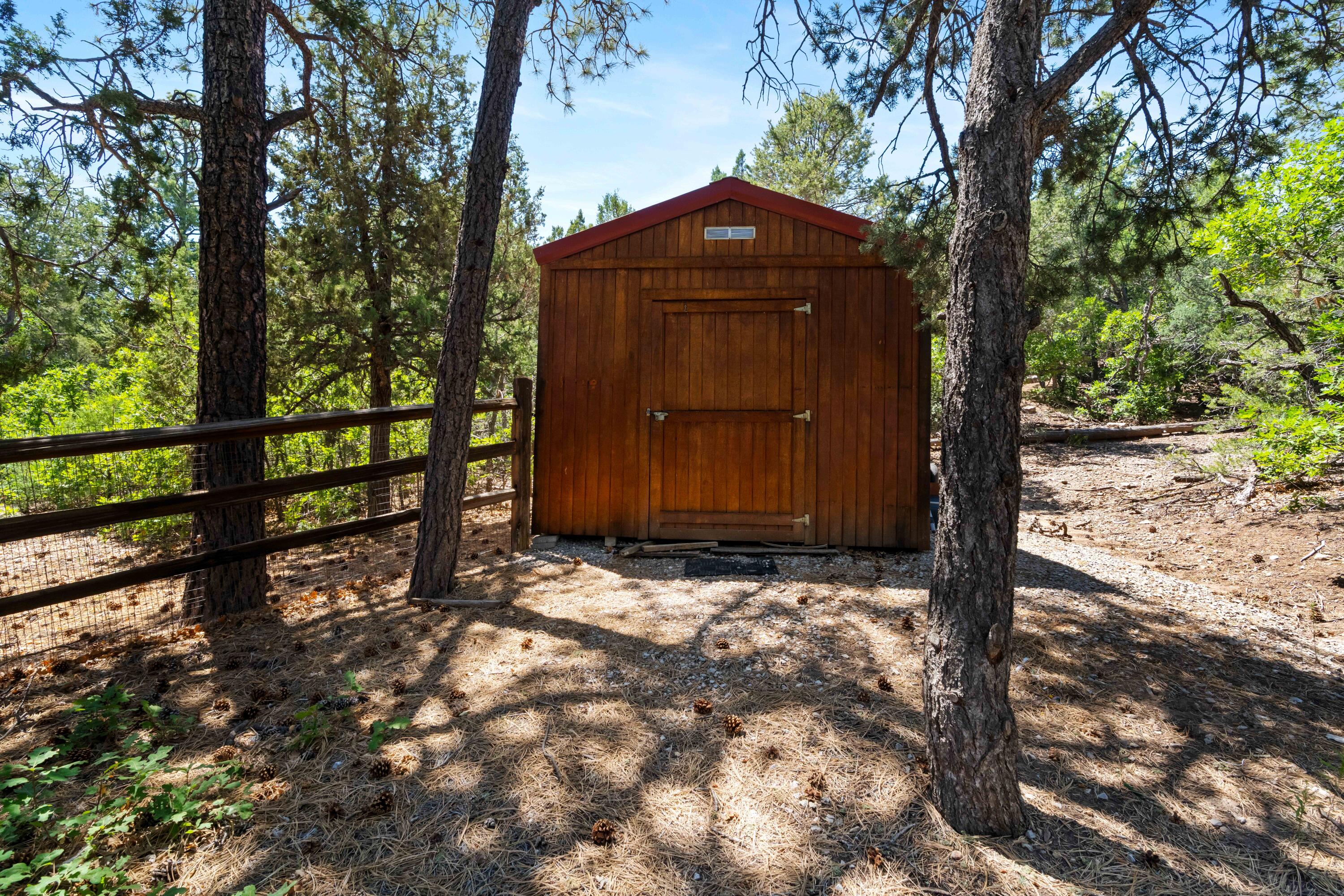 8 WOODLAND Court