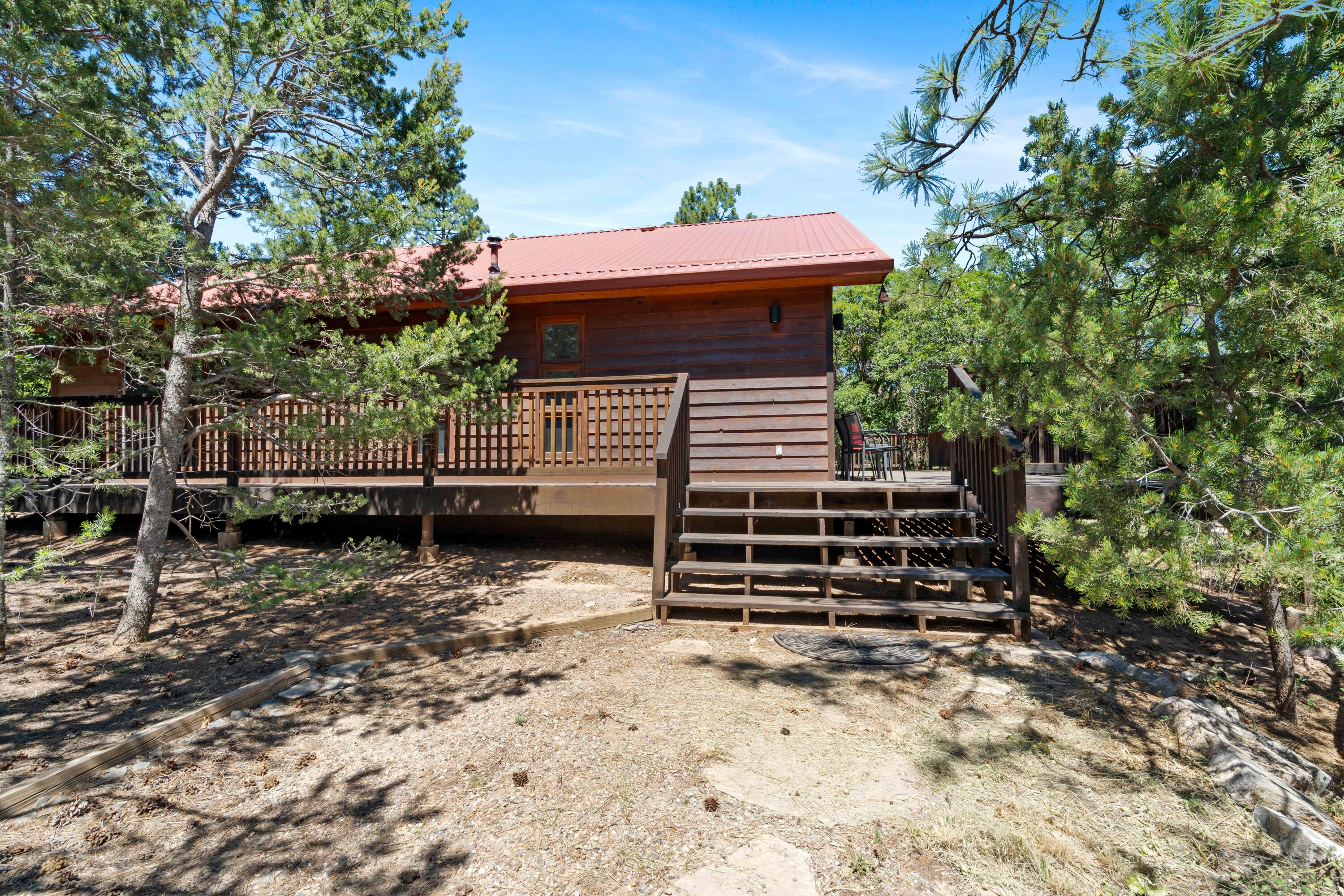 8 WOODLAND Court