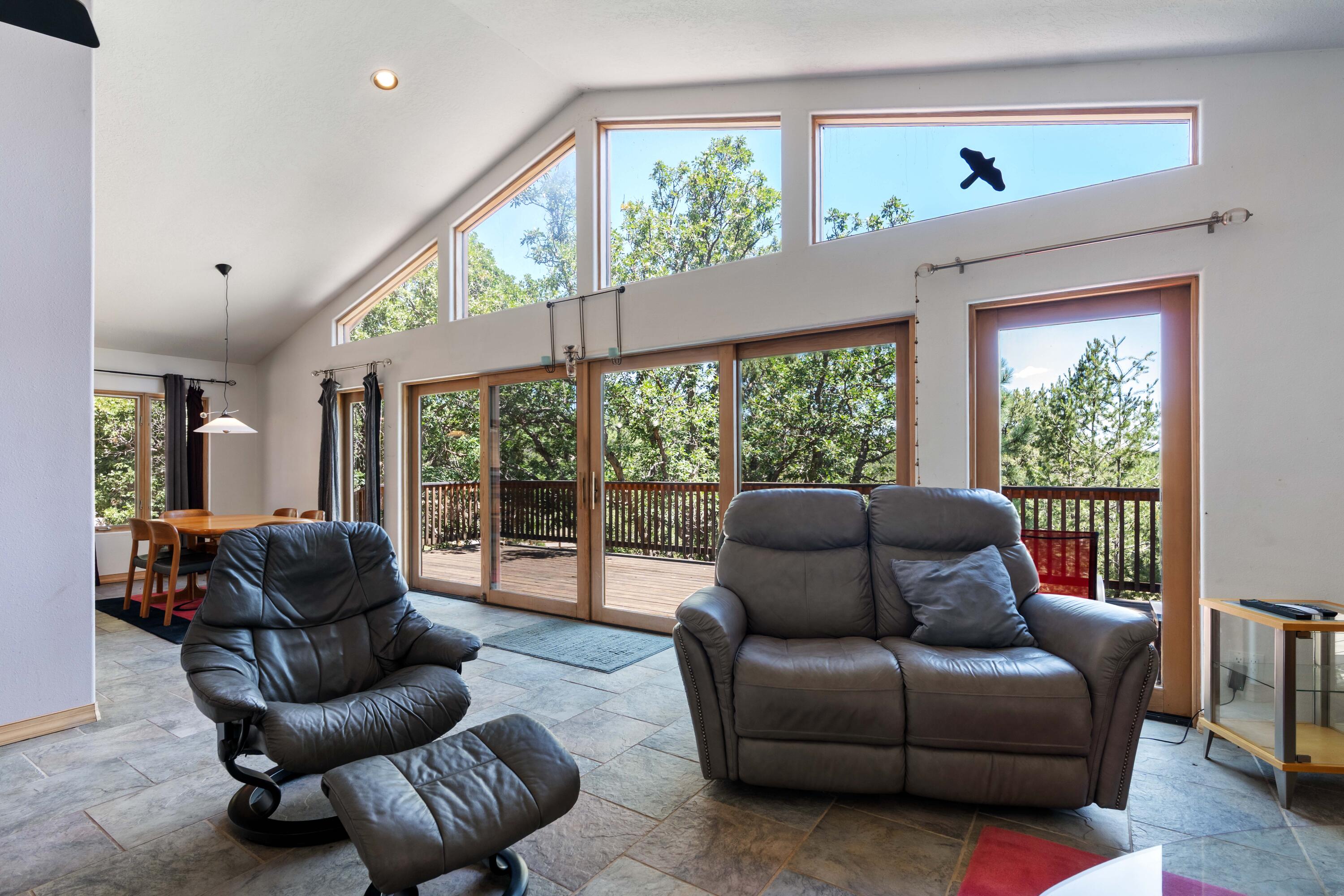 8 WOODLAND Court