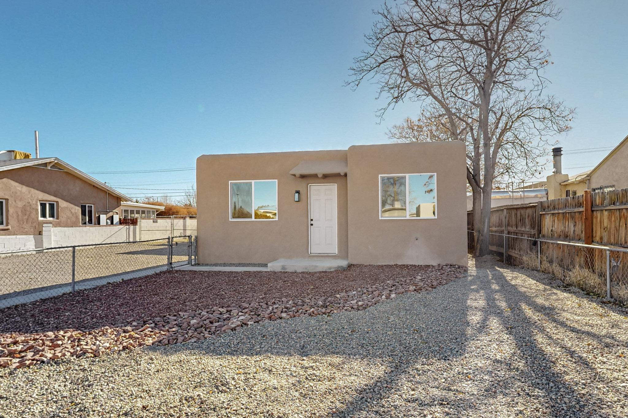 902 PALO DURO Avenue NW