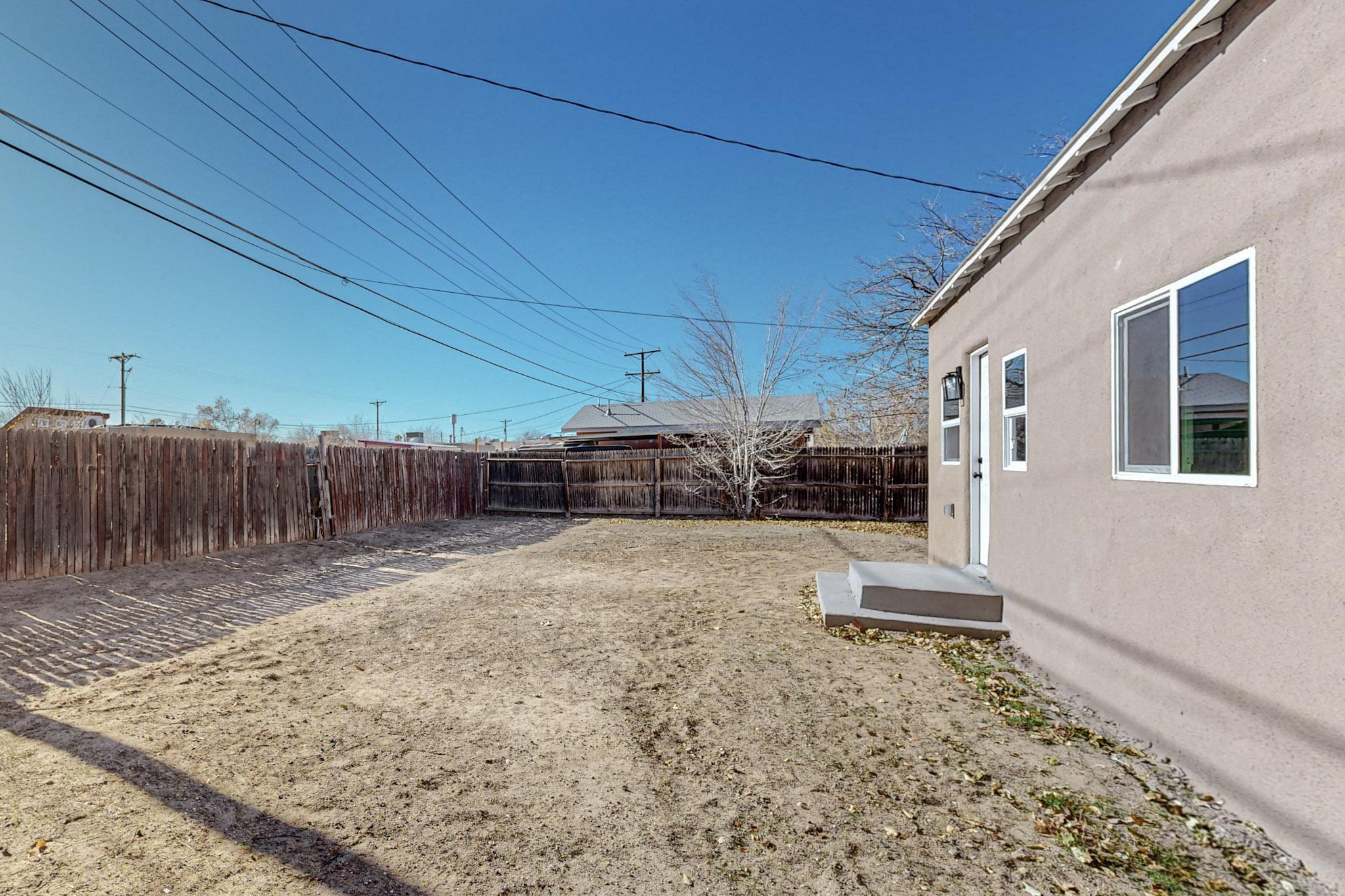 902 PALO DURO Avenue NW