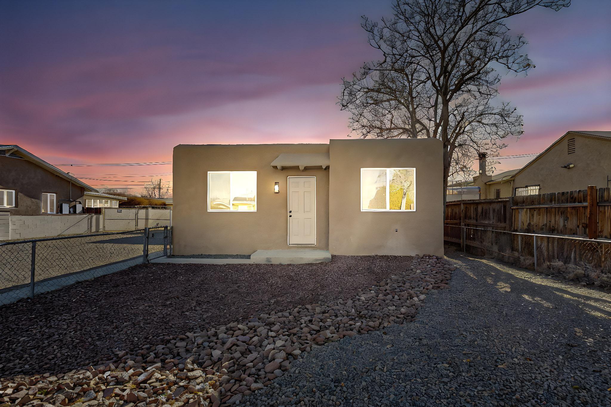 902 PALO DURO Avenue NW