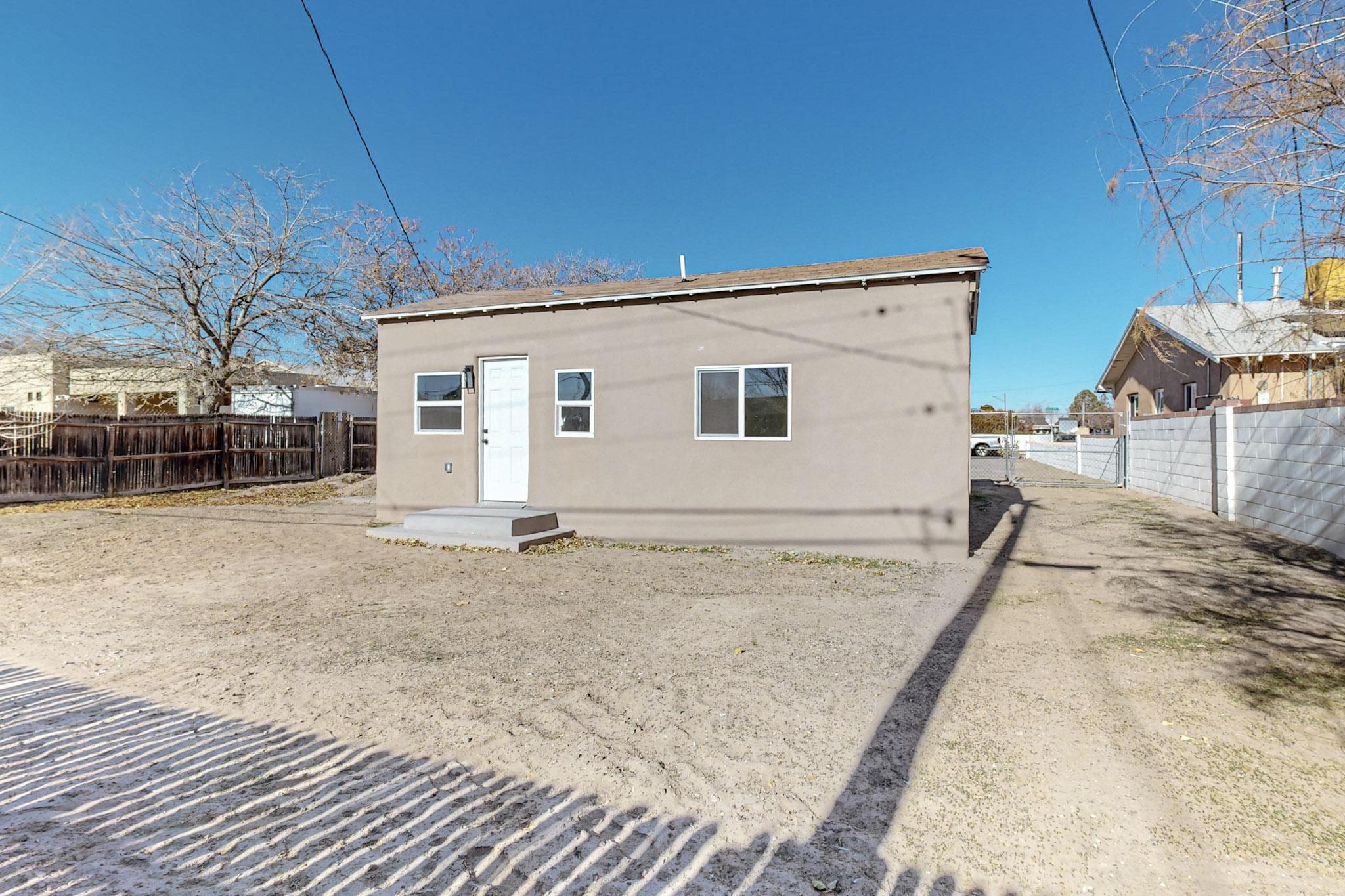 902 PALO DURO Avenue NW