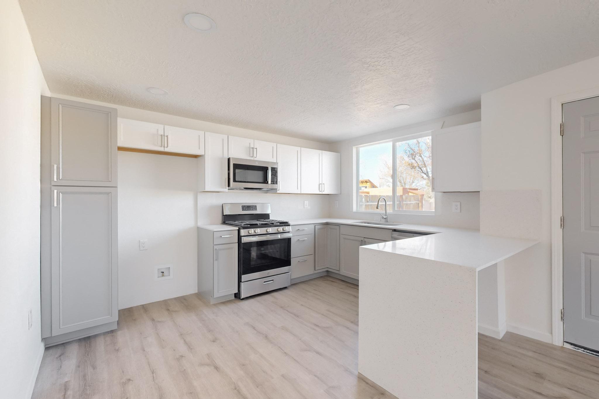 902 PALO DURO Avenue NW