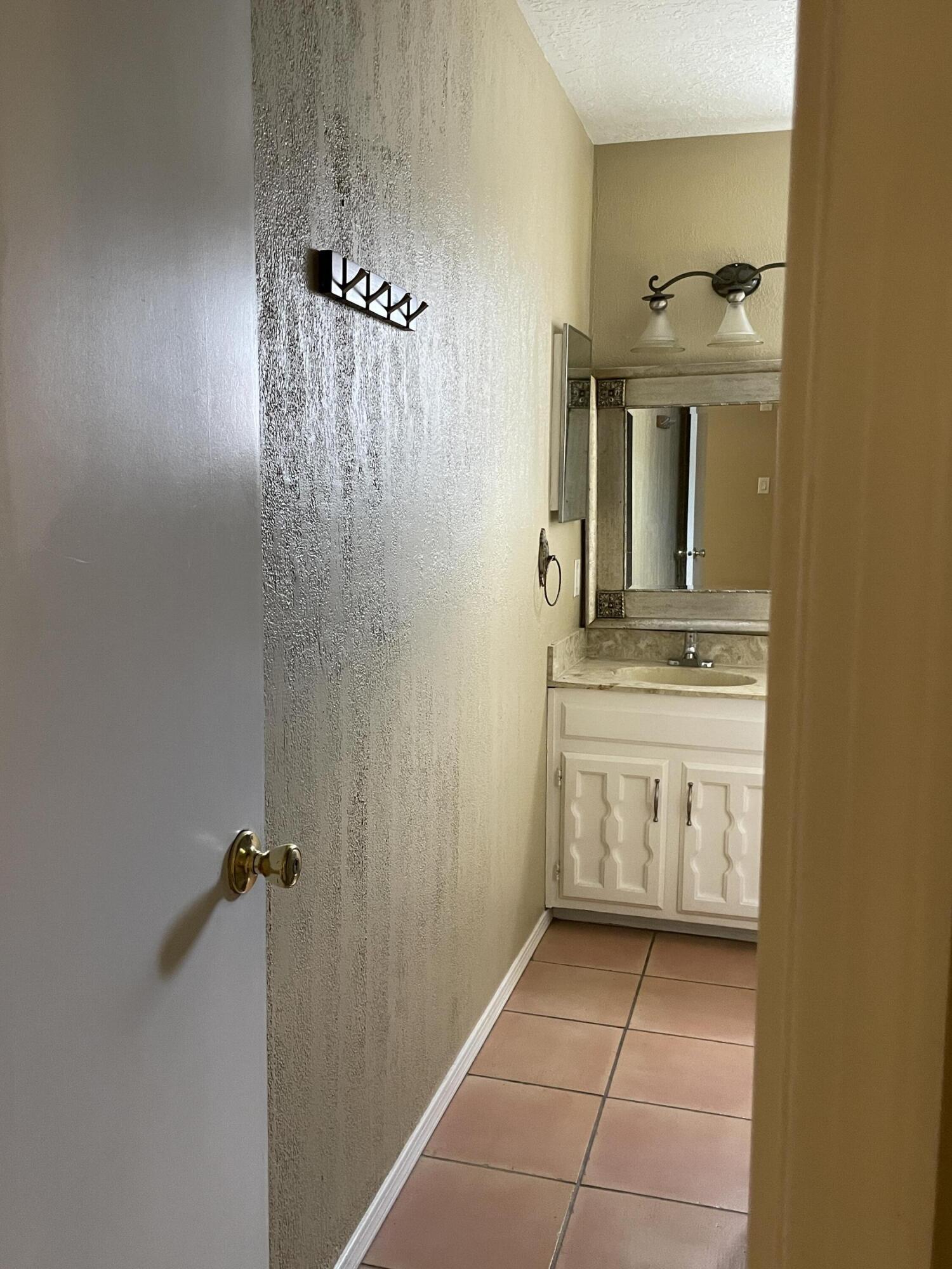 9704 AVENIDA DE LA LUNA NE