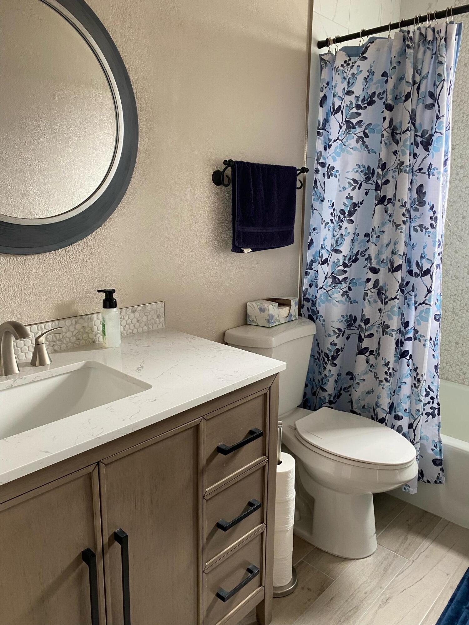9704 AVENIDA DE LA LUNA NE