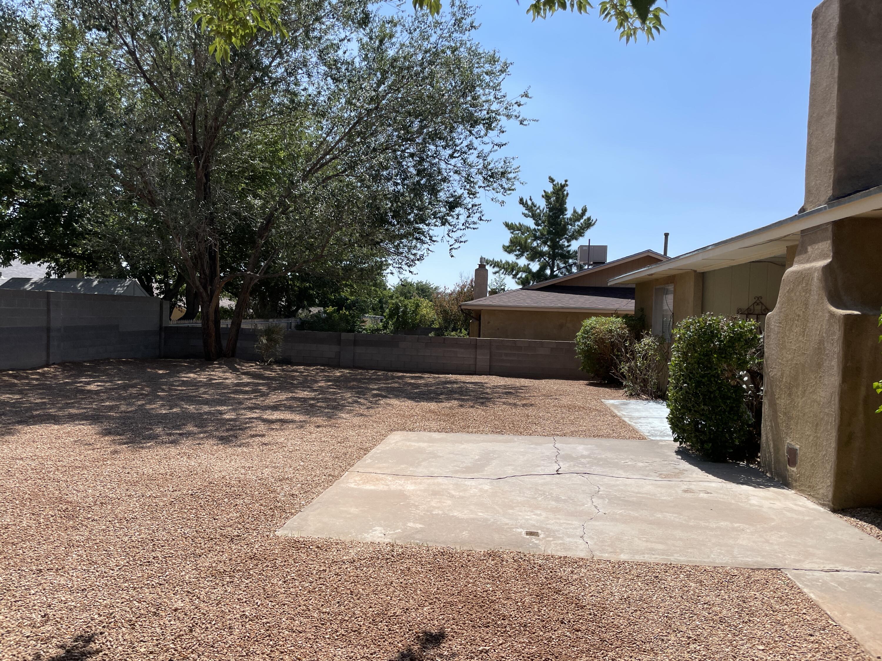 9704 AVENIDA DE LA LUNA NE