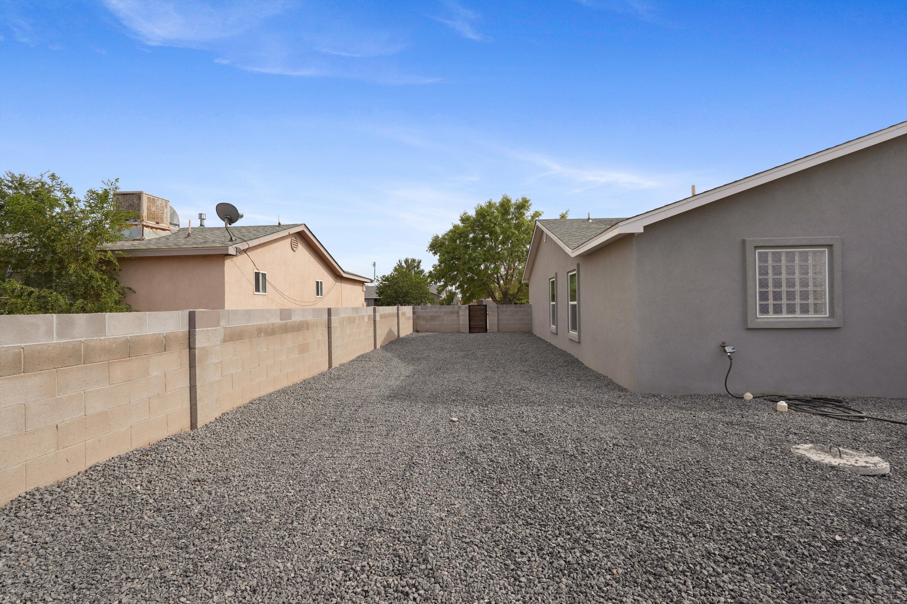 5 Alamosa Loop NE