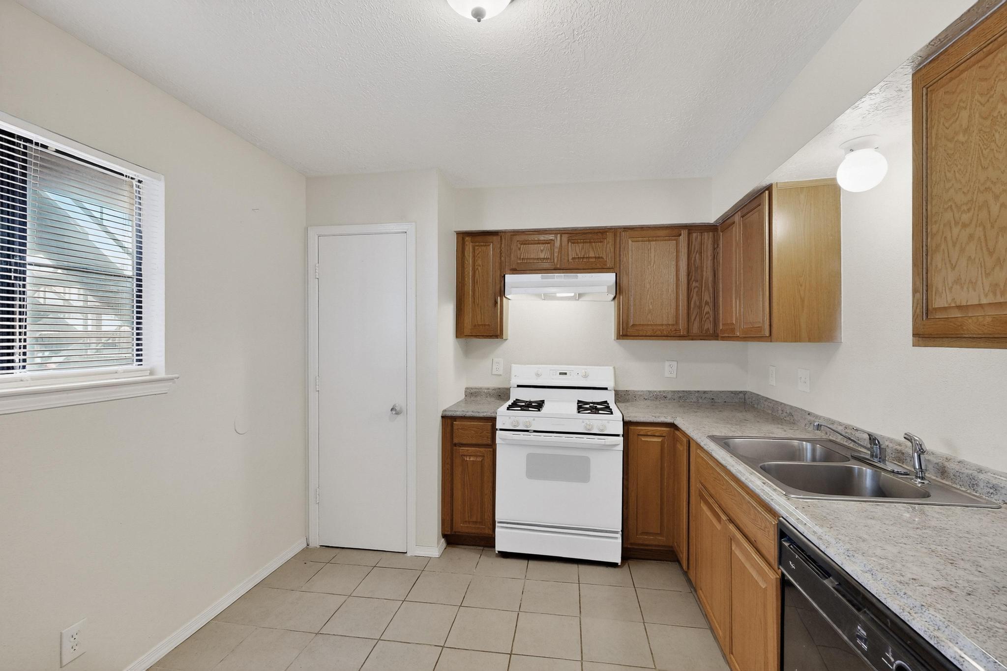 75 DARLENE Road SE
