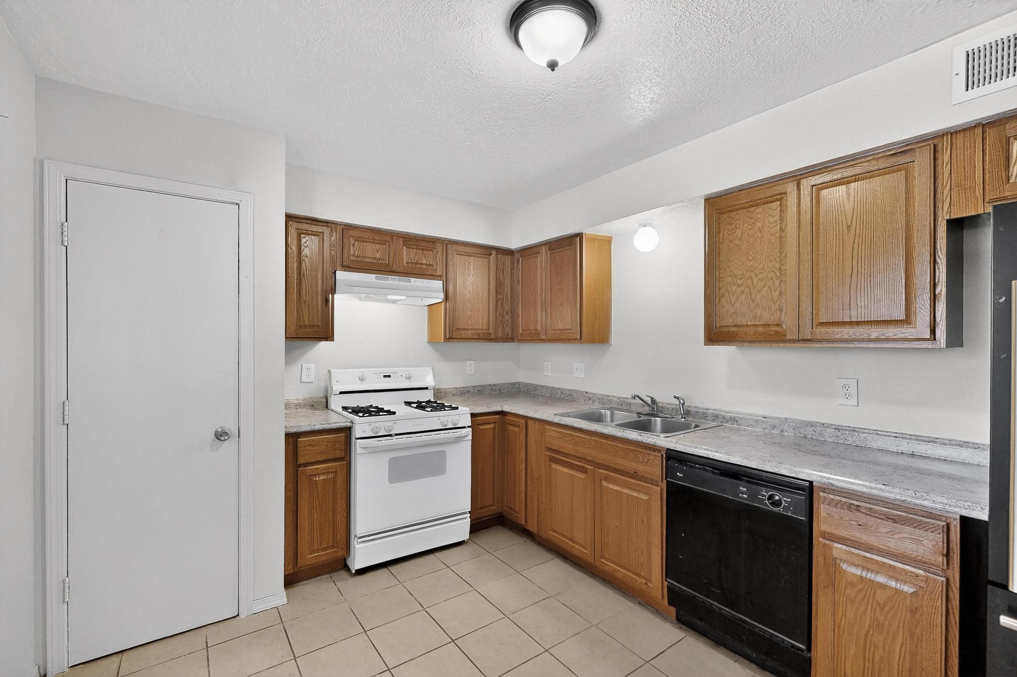 75 DARLENE Road SE