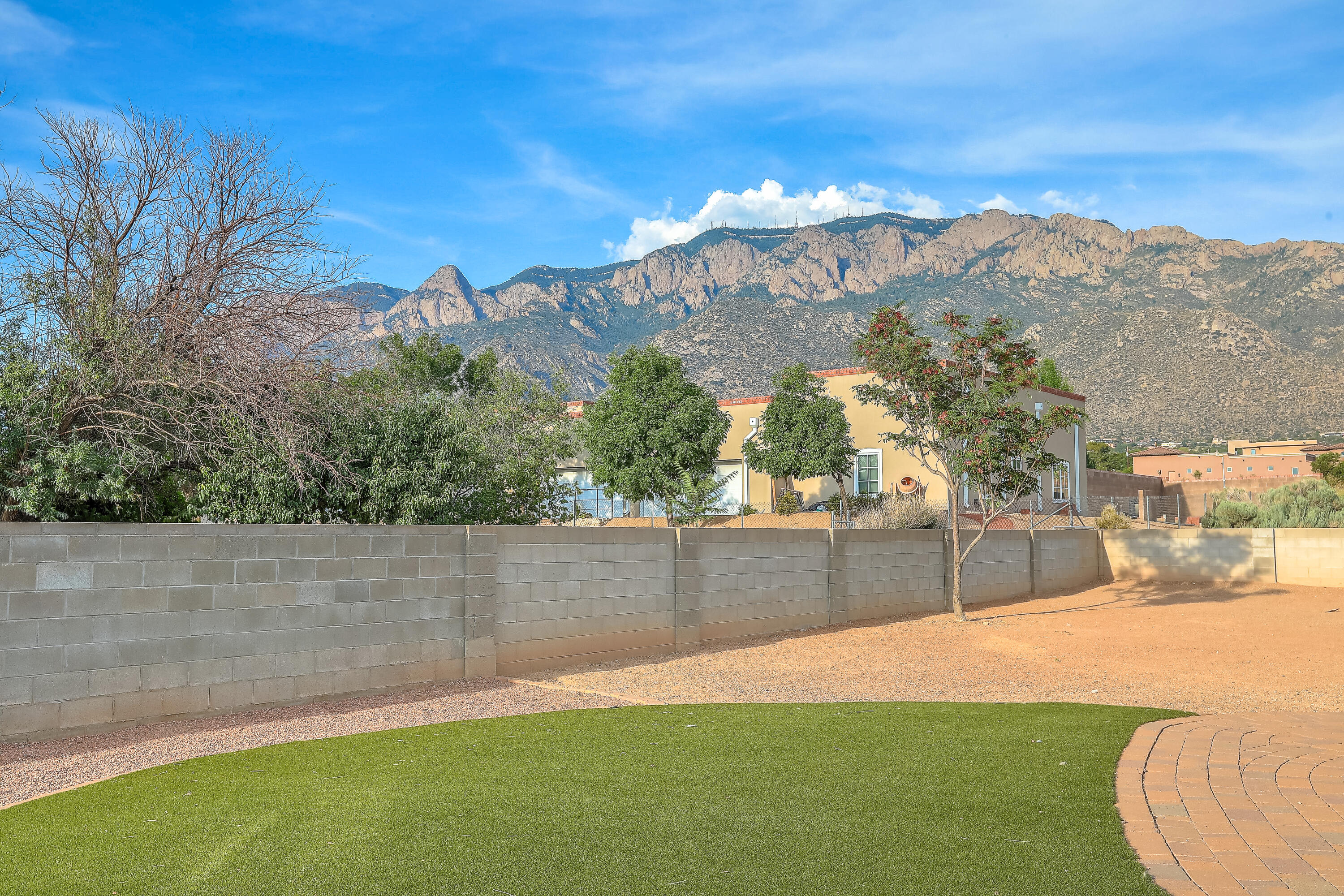 12101 EAGLE ROCK Avenue NE