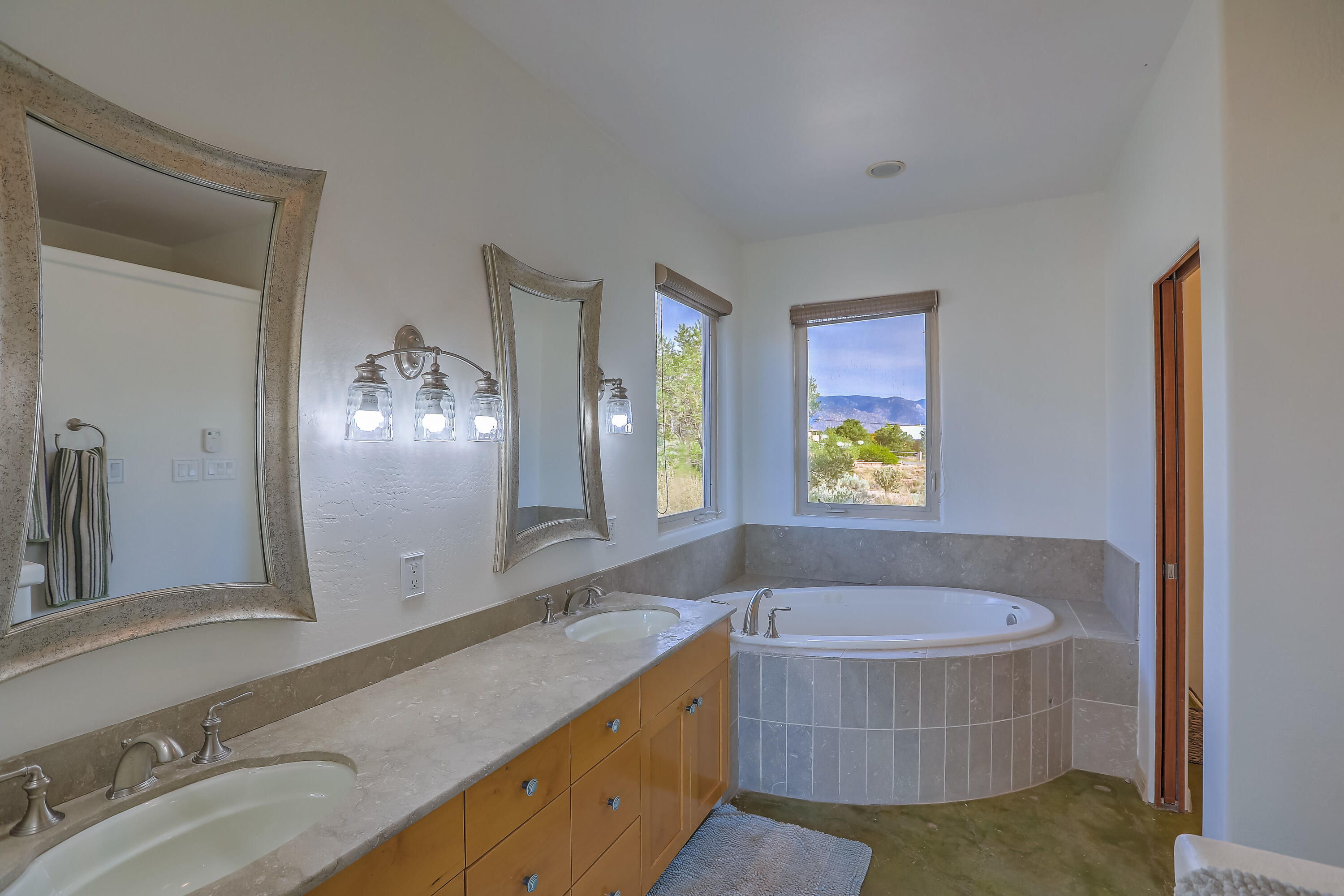 12101 EAGLE ROCK Avenue NE