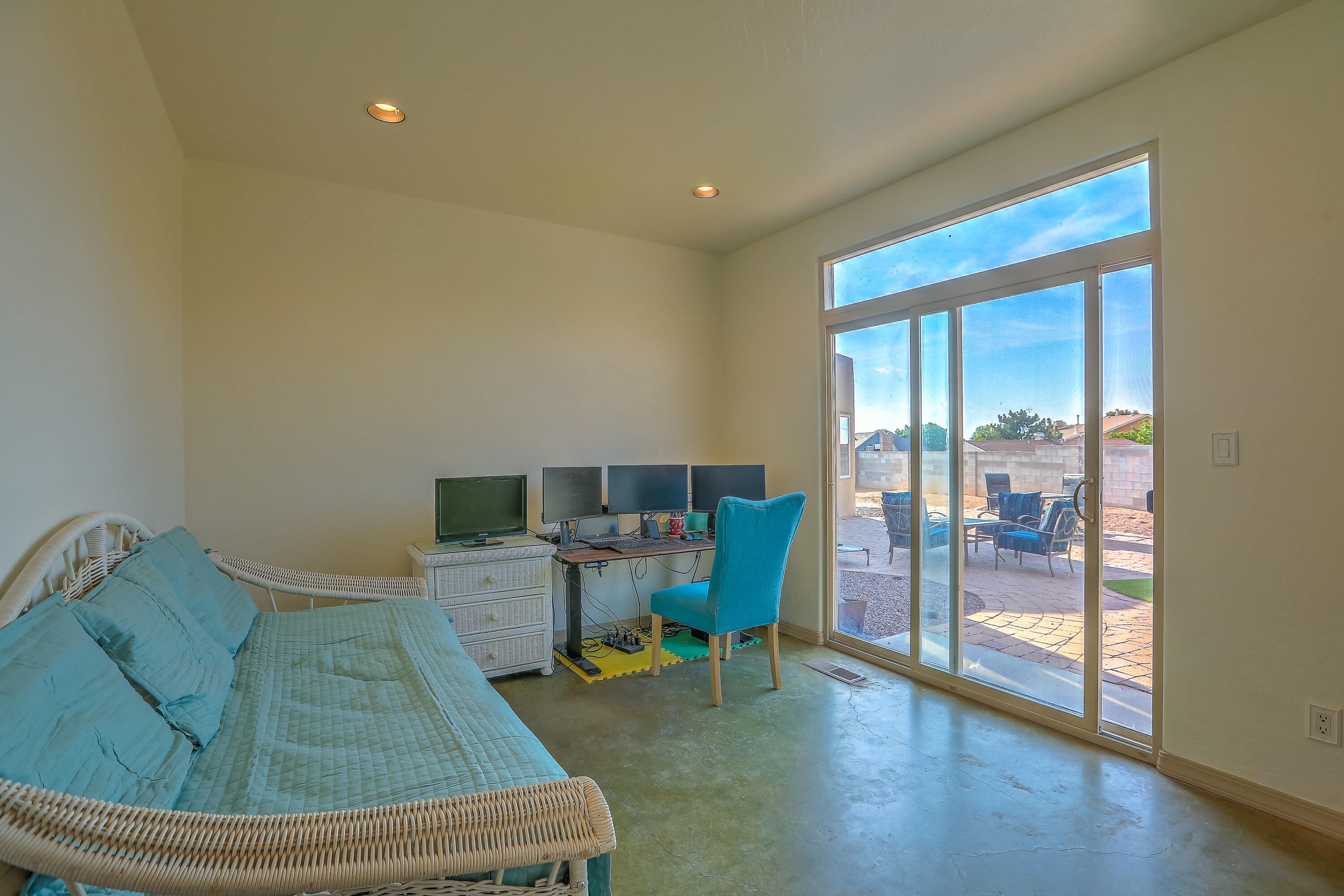 12101 EAGLE ROCK Avenue NE