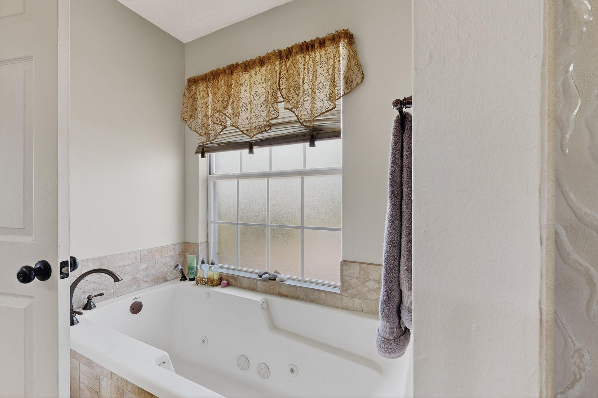 2840 W ISLAND Loop SE
