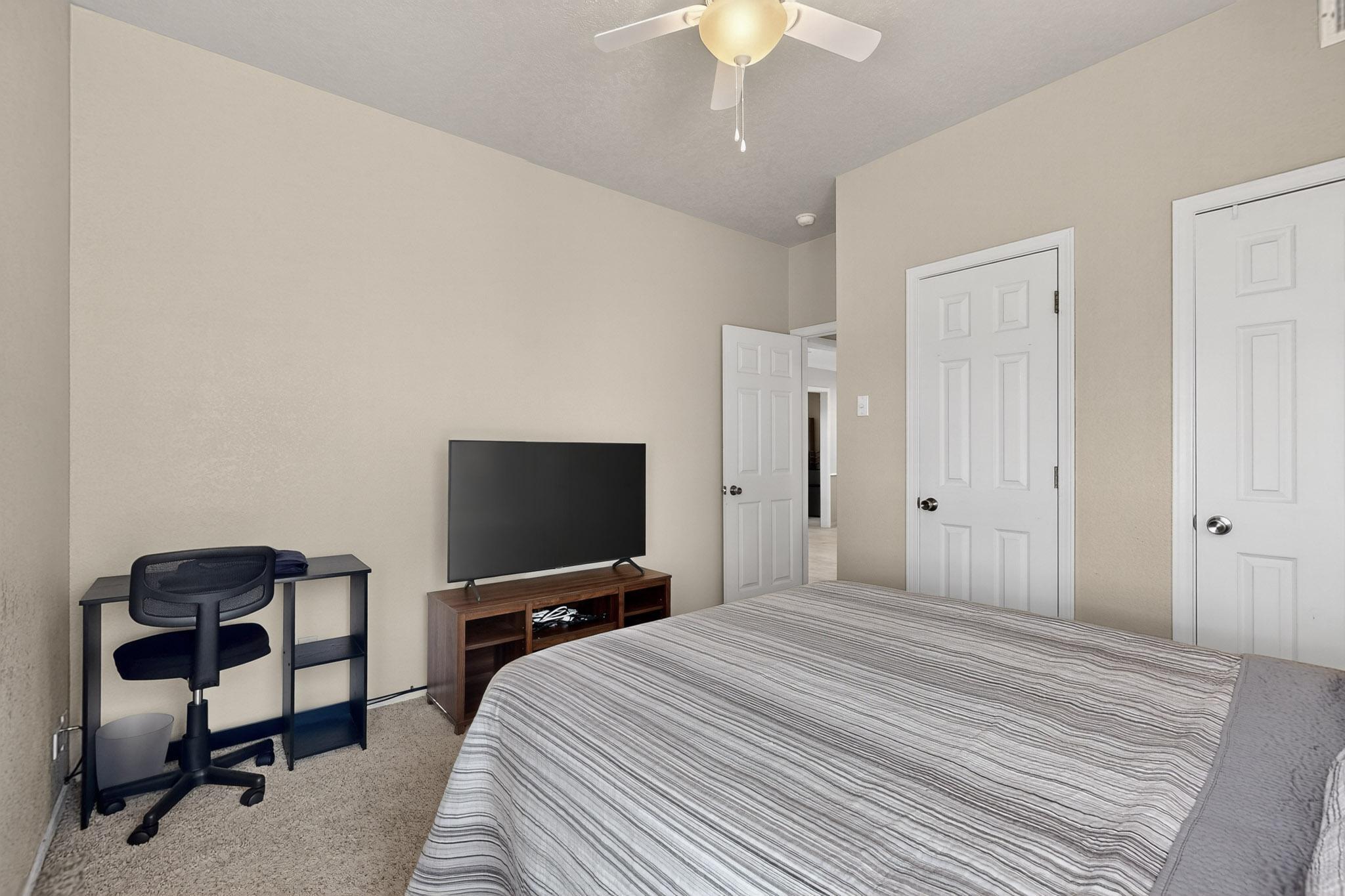2840 W ISLAND Loop SE