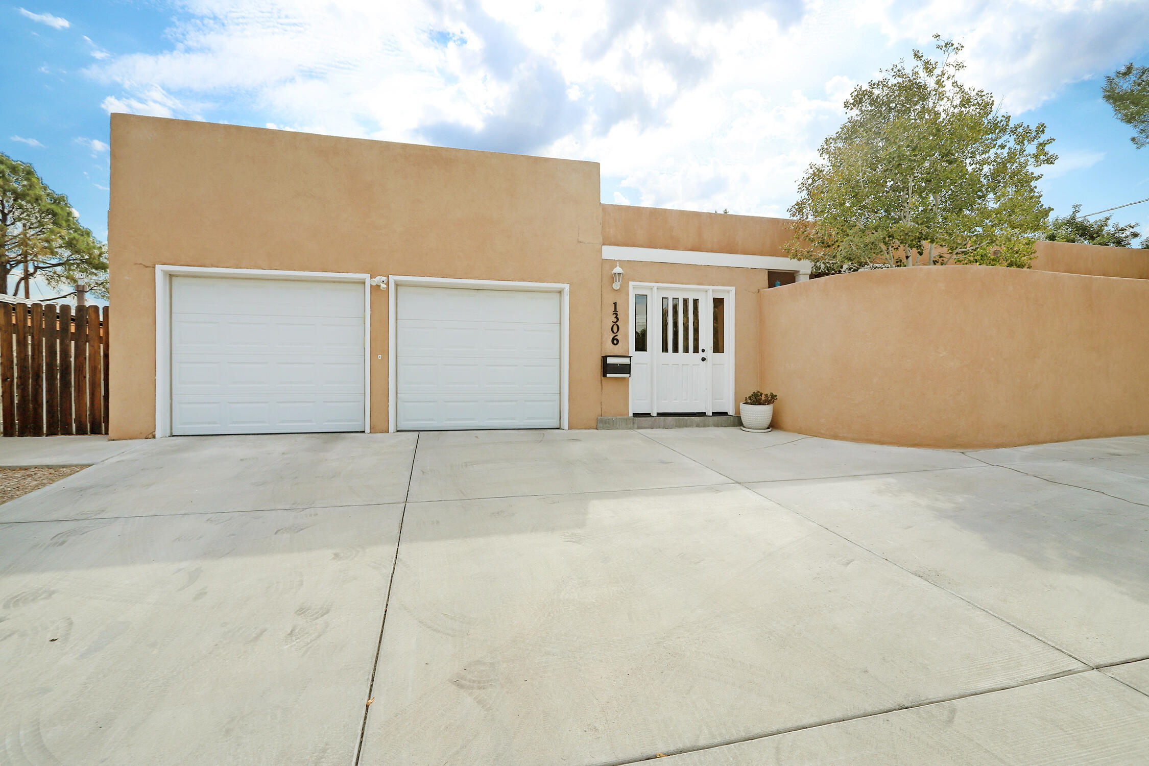 1306 WASHINGTON Street NE