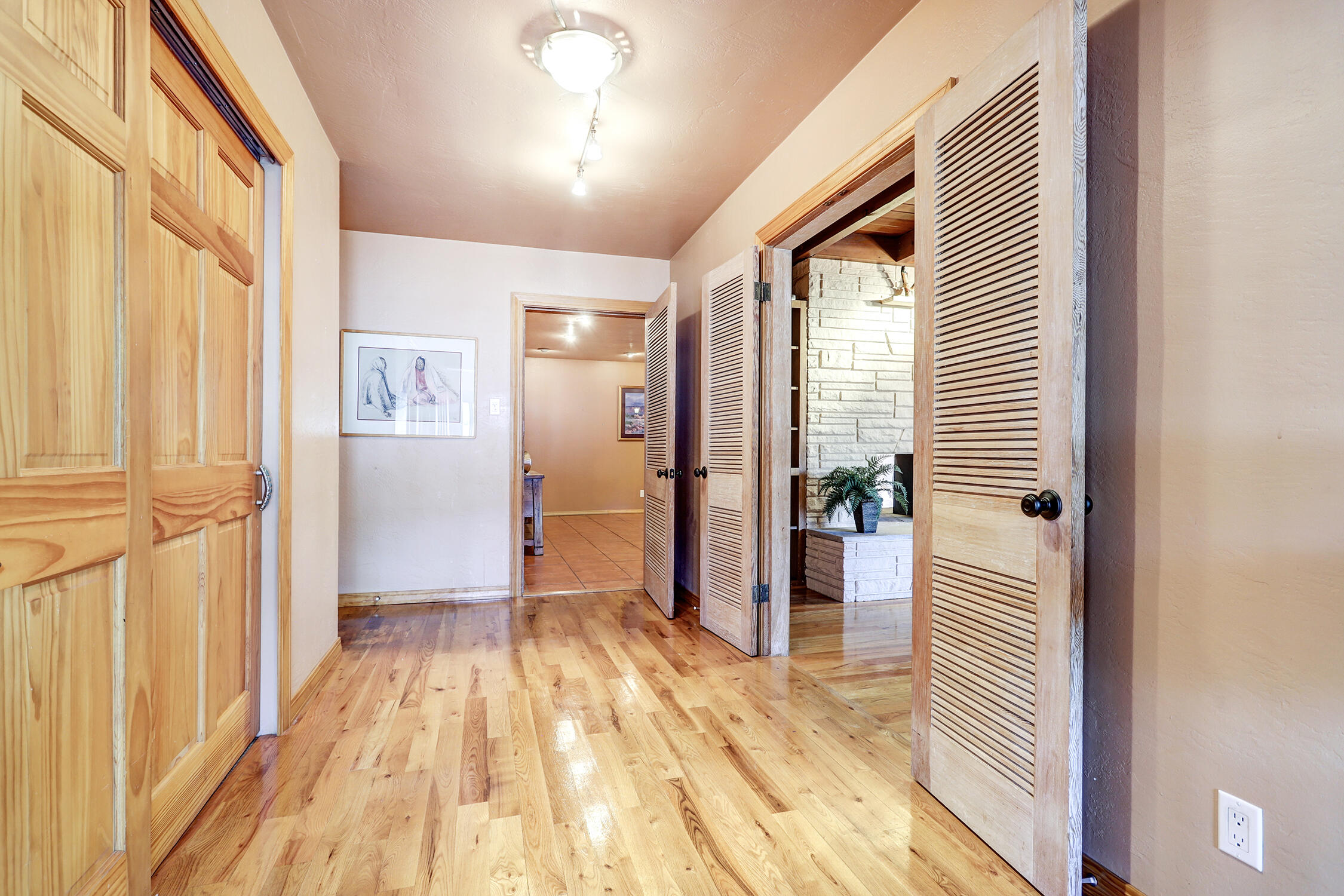 1306 WASHINGTON Street NE