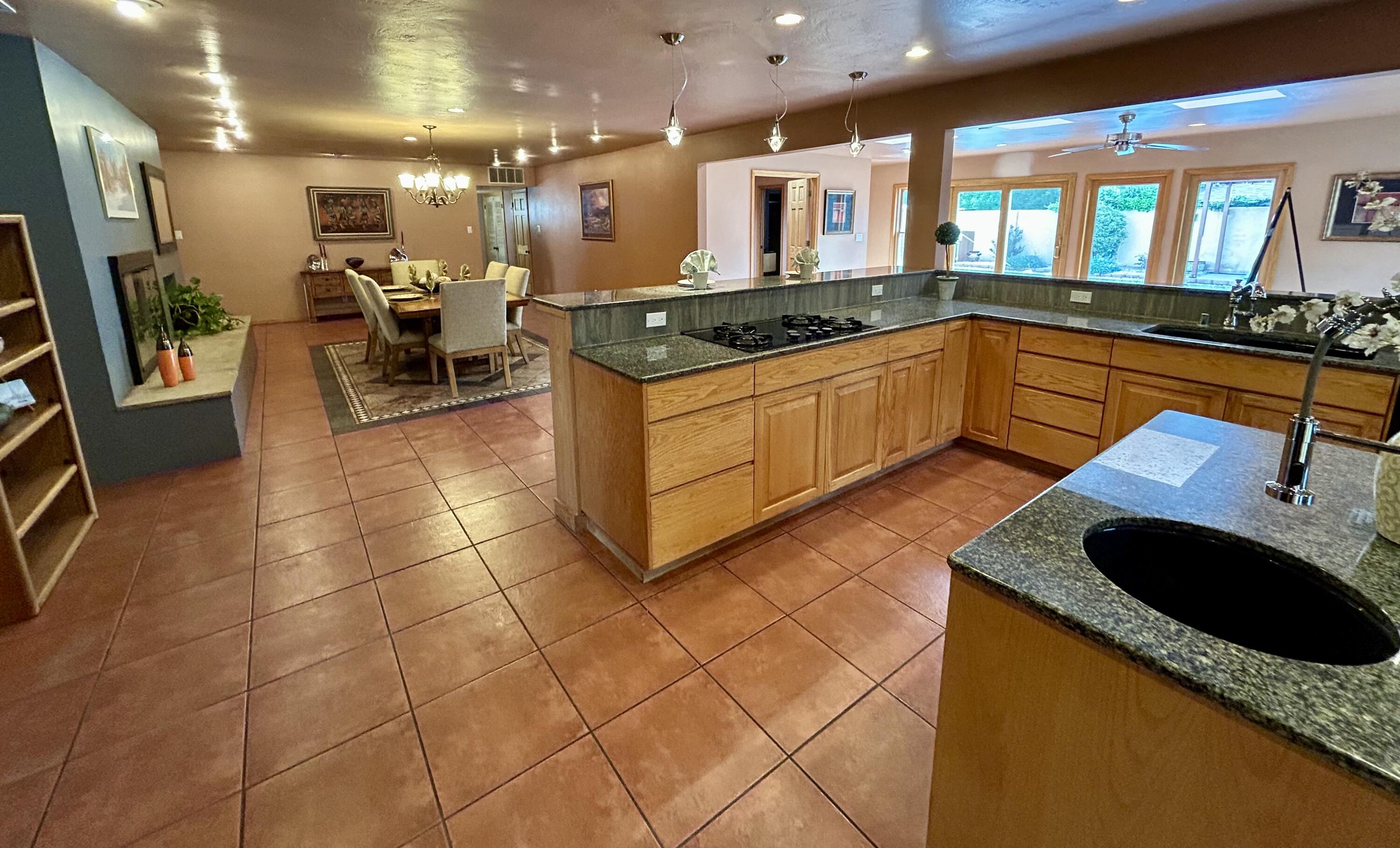 1306 WASHINGTON Street NE