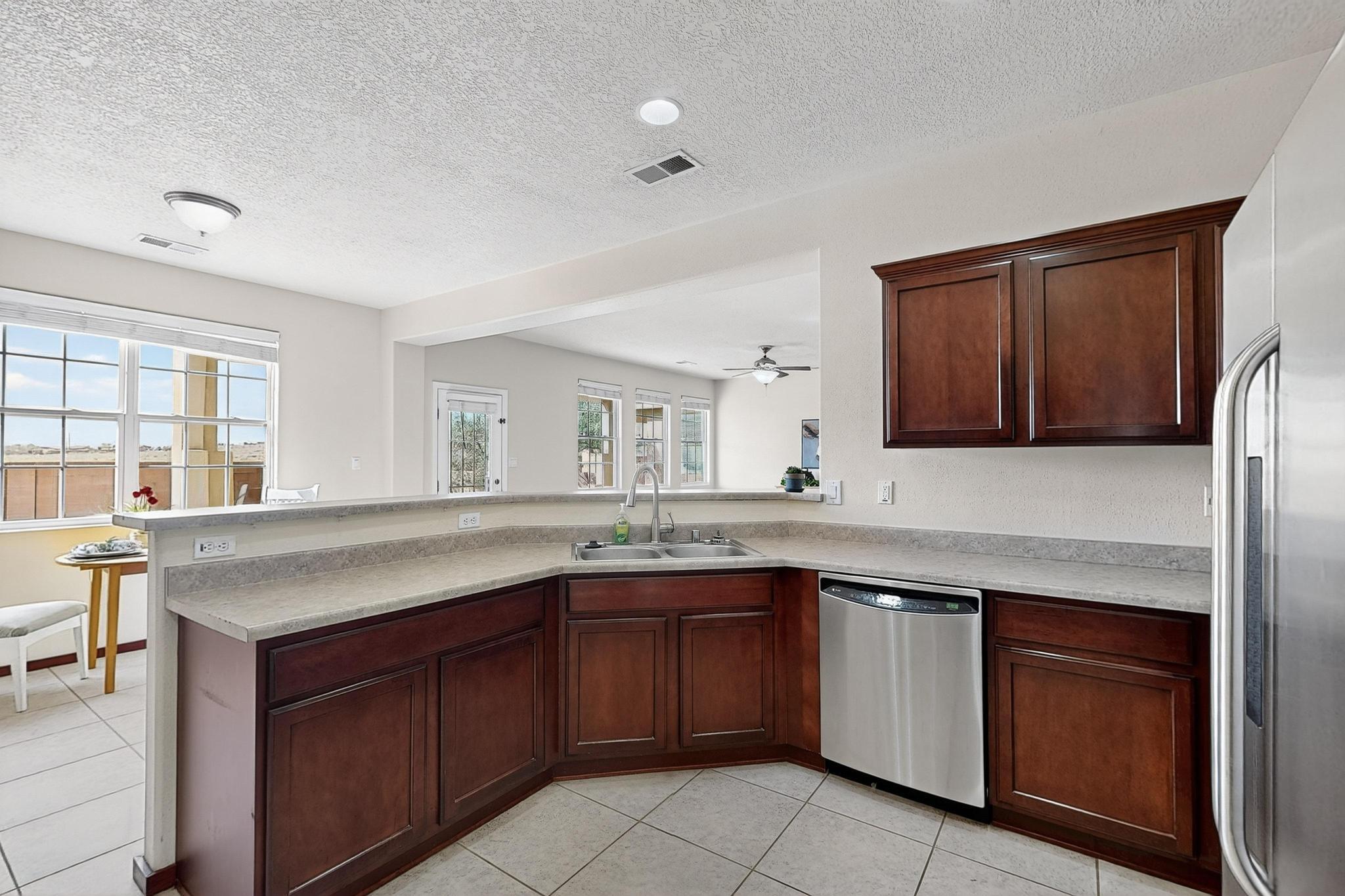 3820 BUCKSKIN Loop NE