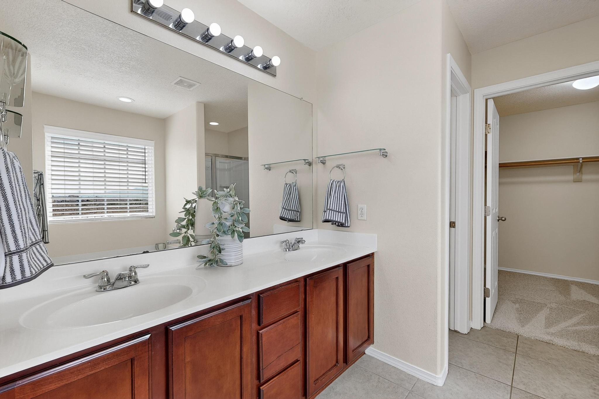 3820 BUCKSKIN Loop NE