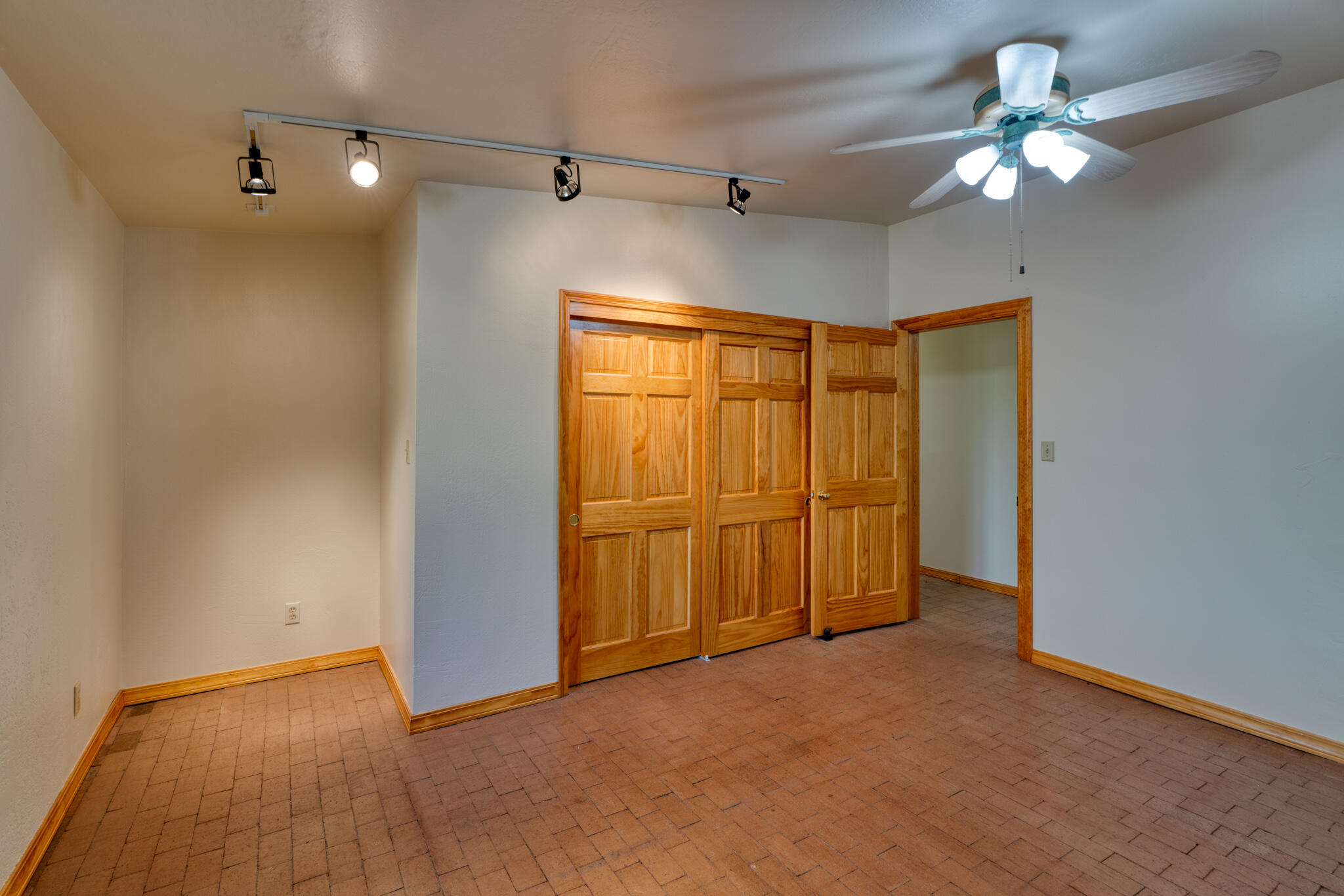 336 CAMINO DEL ORO