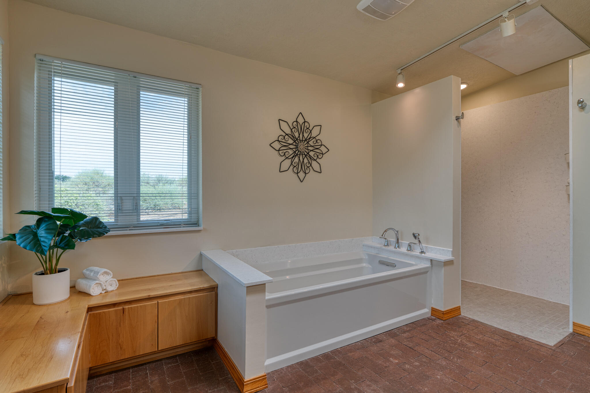 336 CAMINO DEL ORO