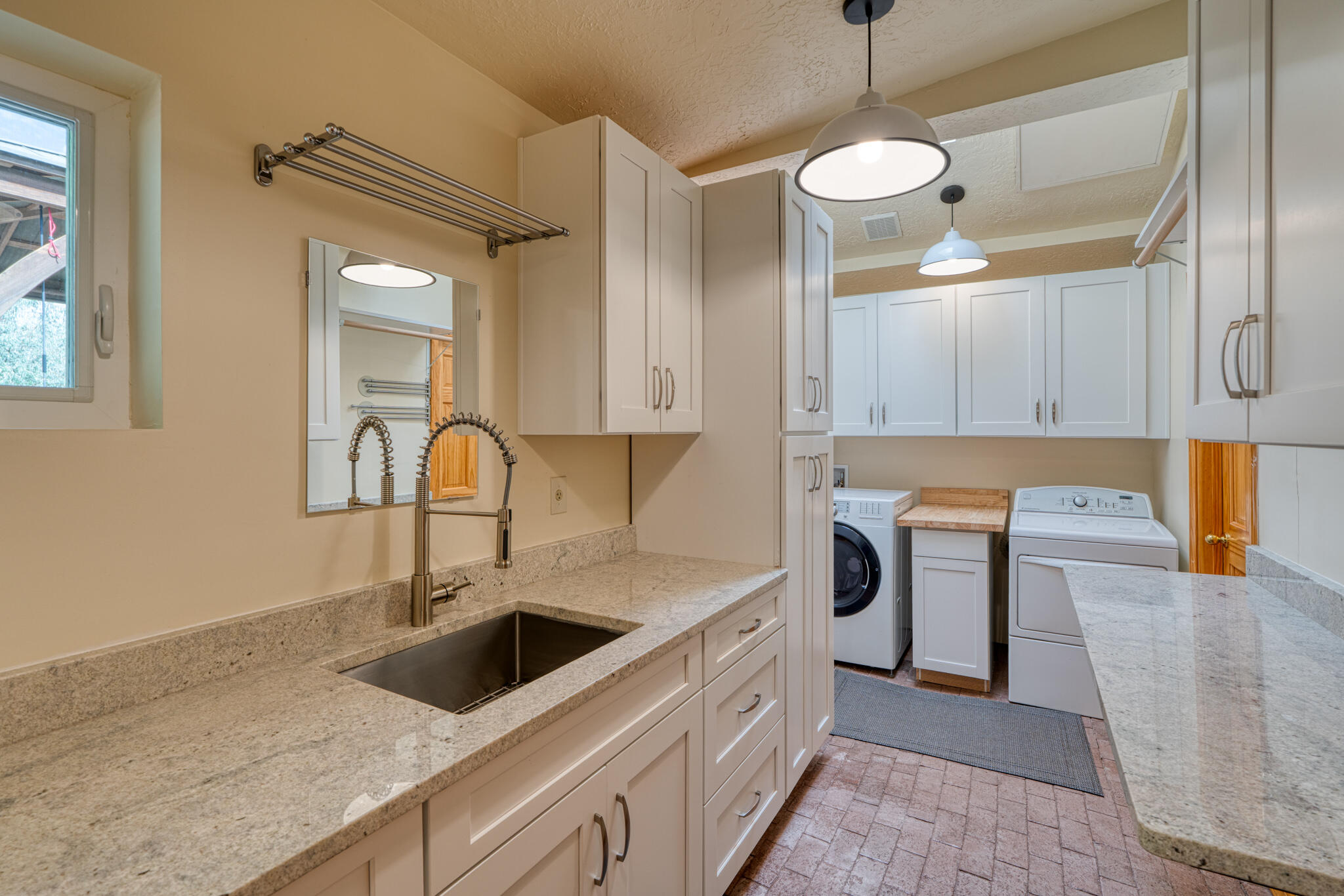 336 CAMINO DEL ORO