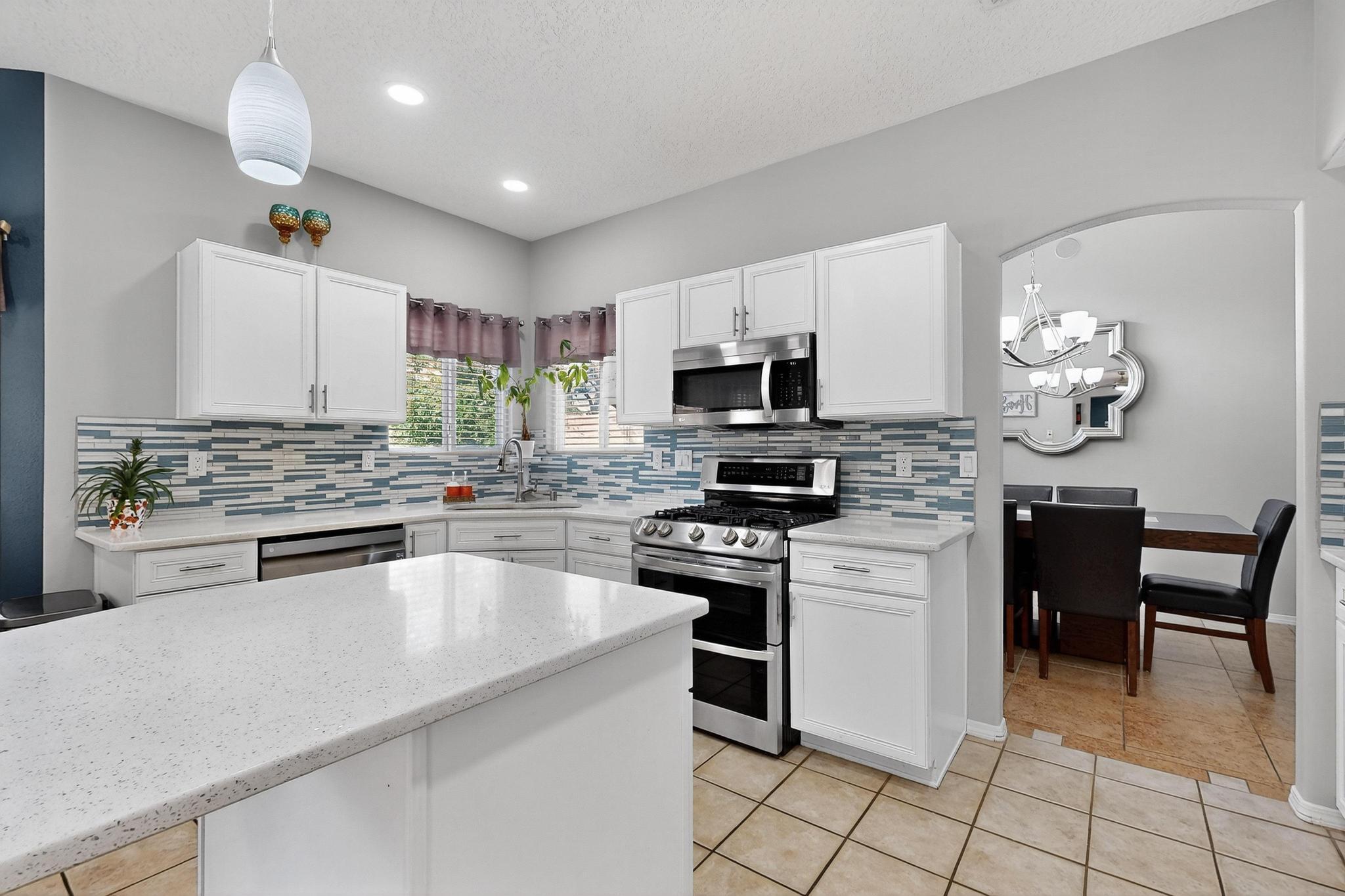 7009 TERRAZAS Road NW