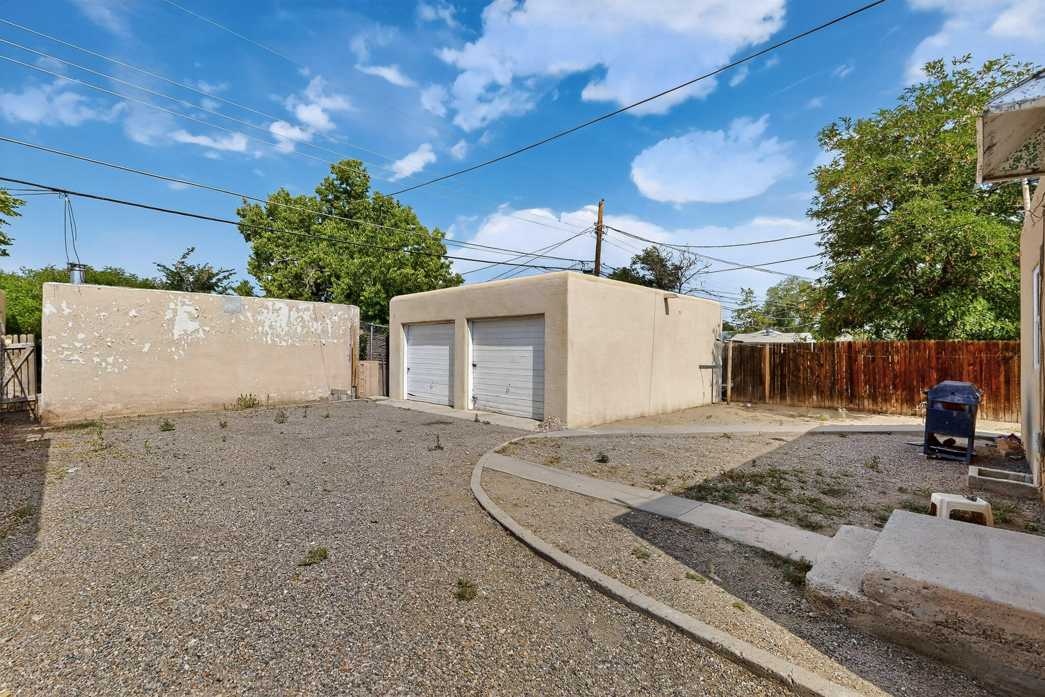 205 MORNINGSIDE 207 Drive NE