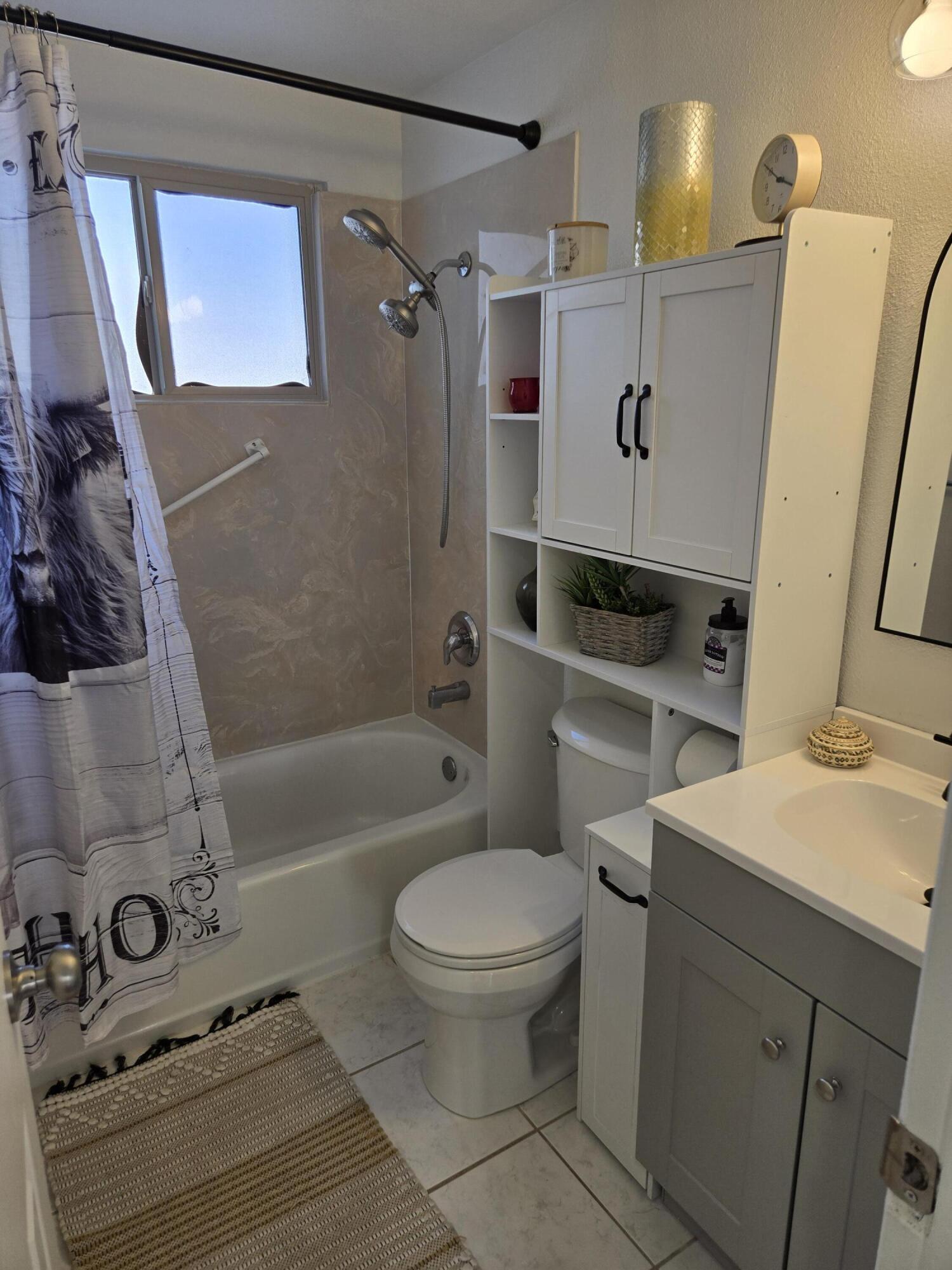 2720 DAKOTA Street NE