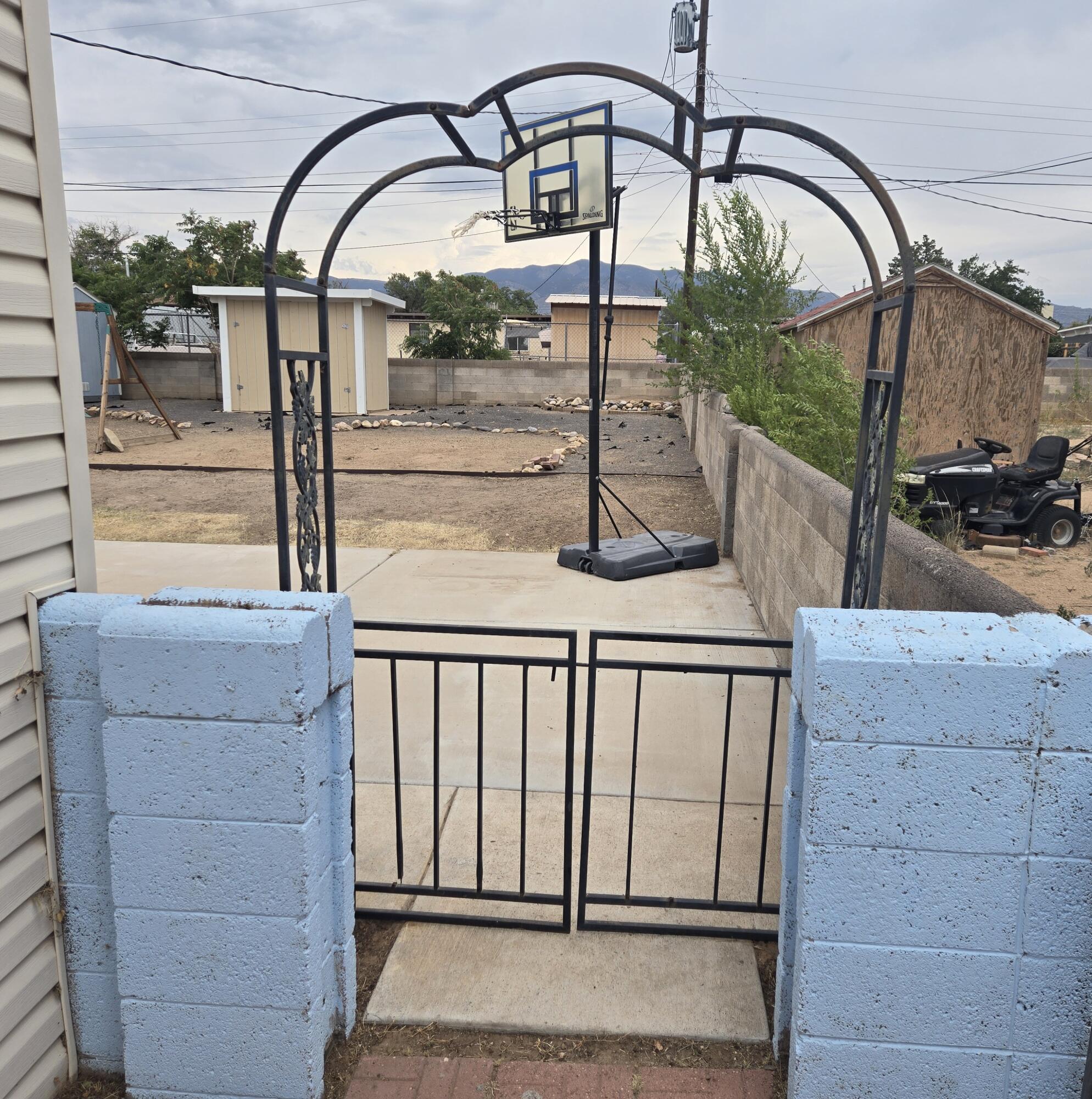 2720 DAKOTA Street NE