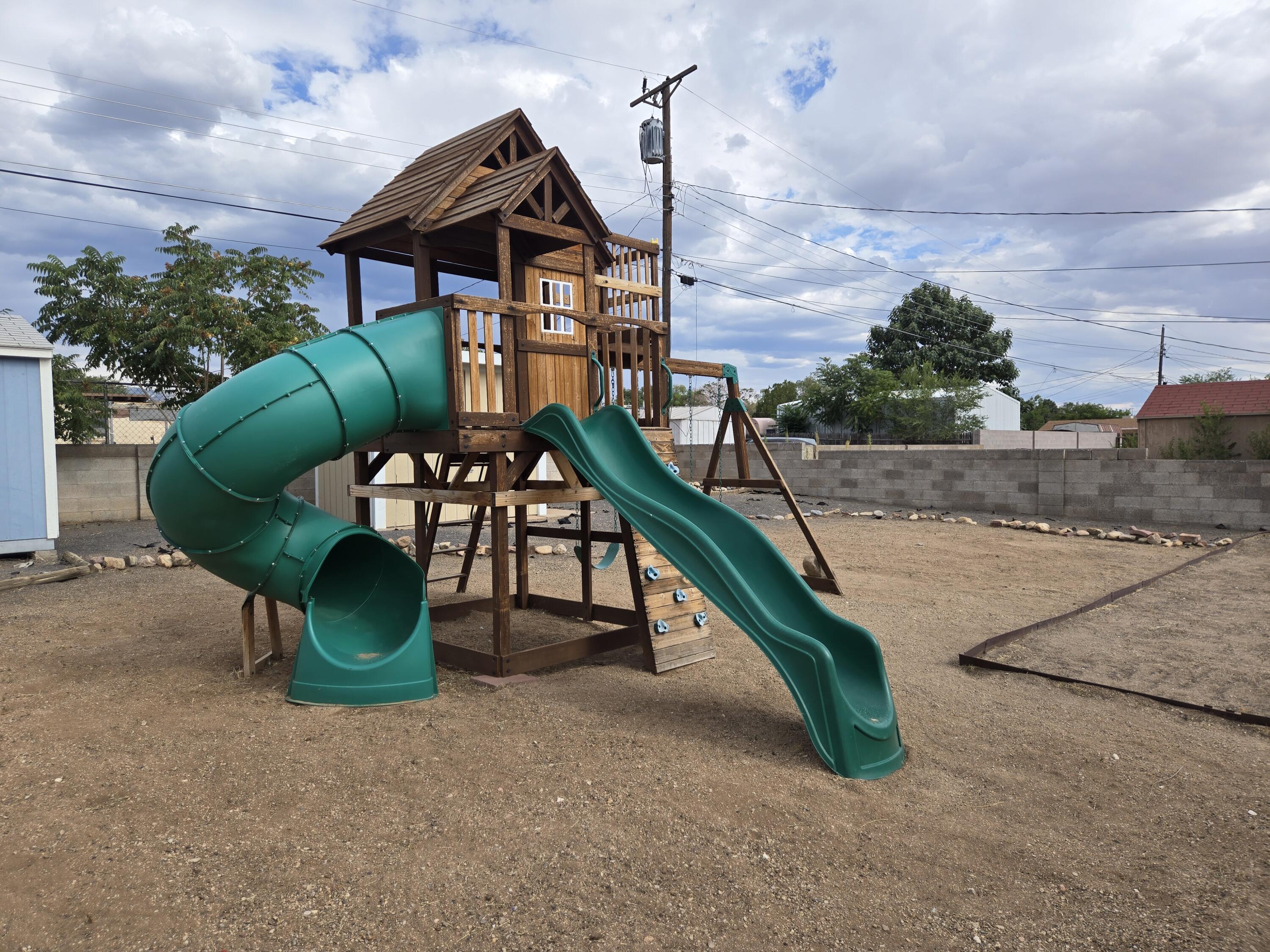 2720 DAKOTA Street NE