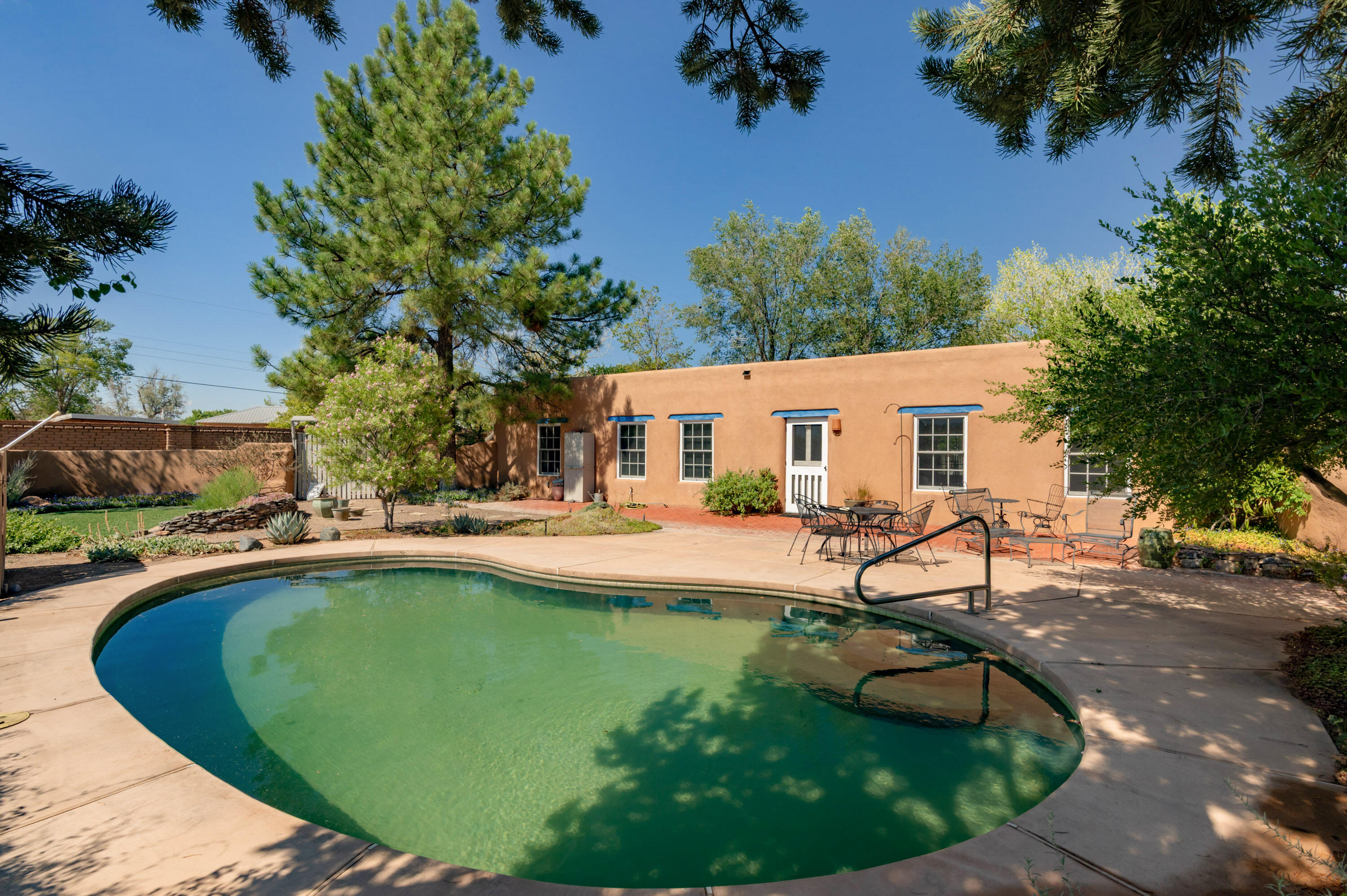 440 CAMINO HERMOSA