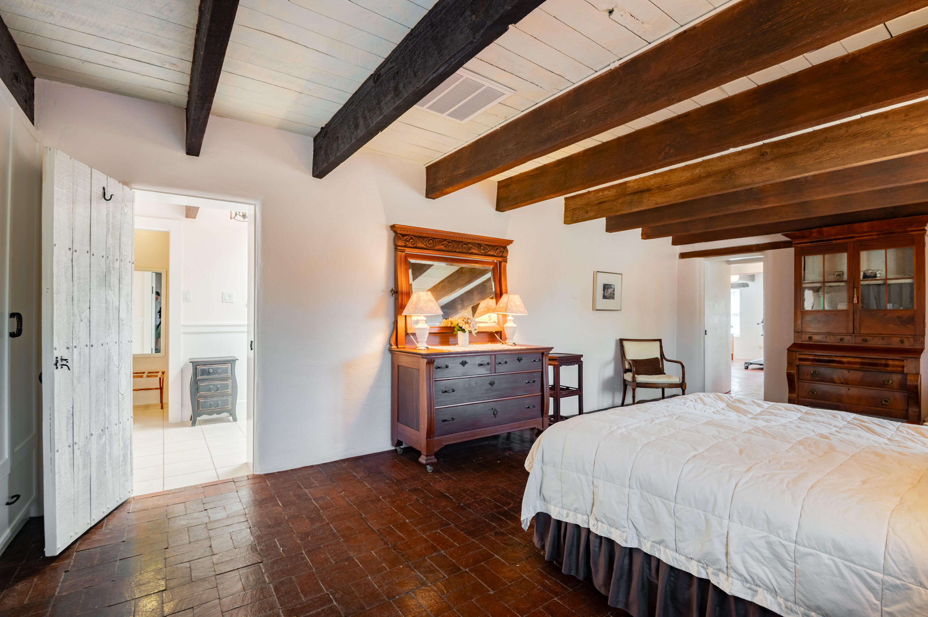 440 CAMINO HERMOSA