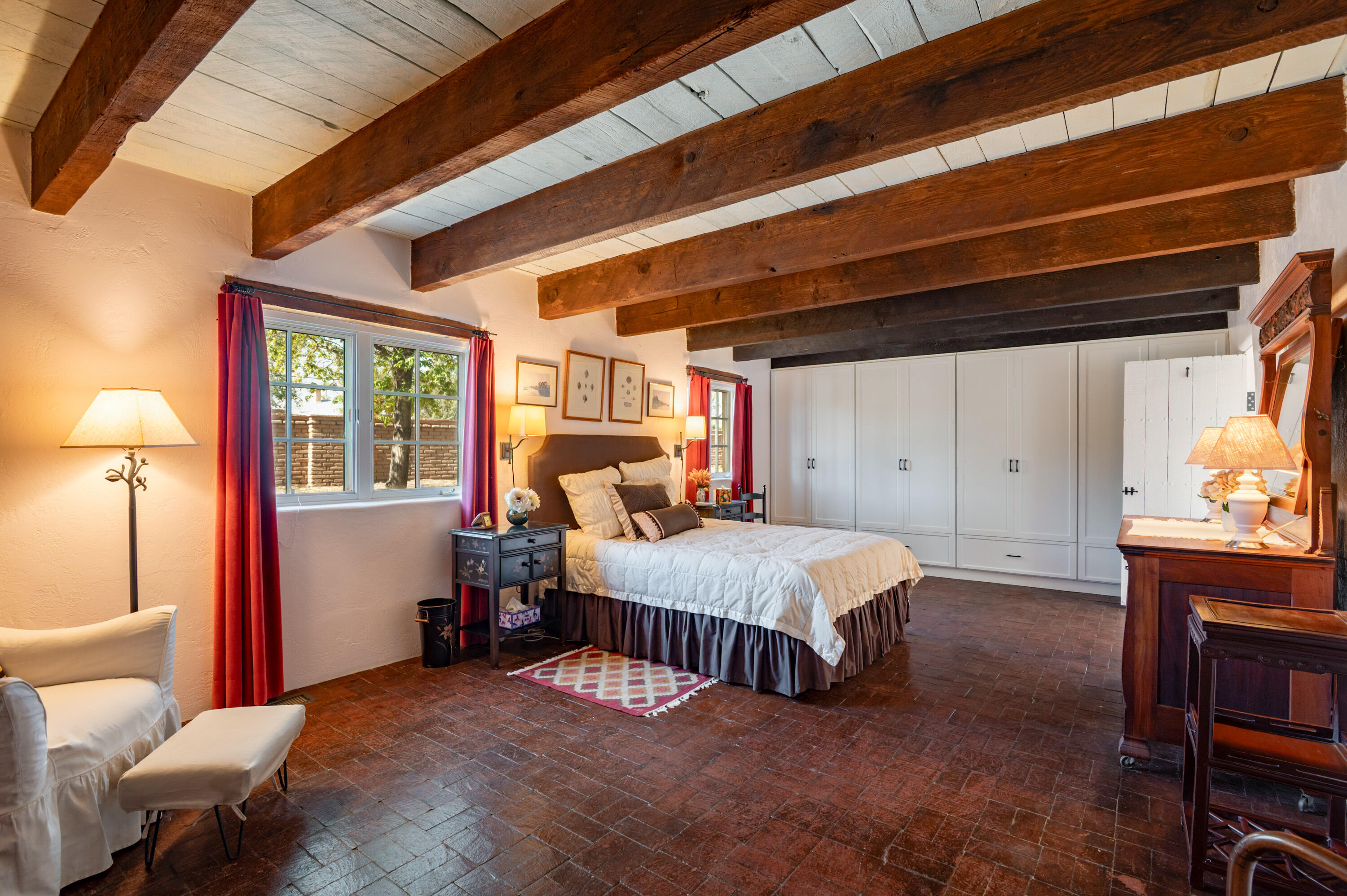 440 CAMINO HERMOSA