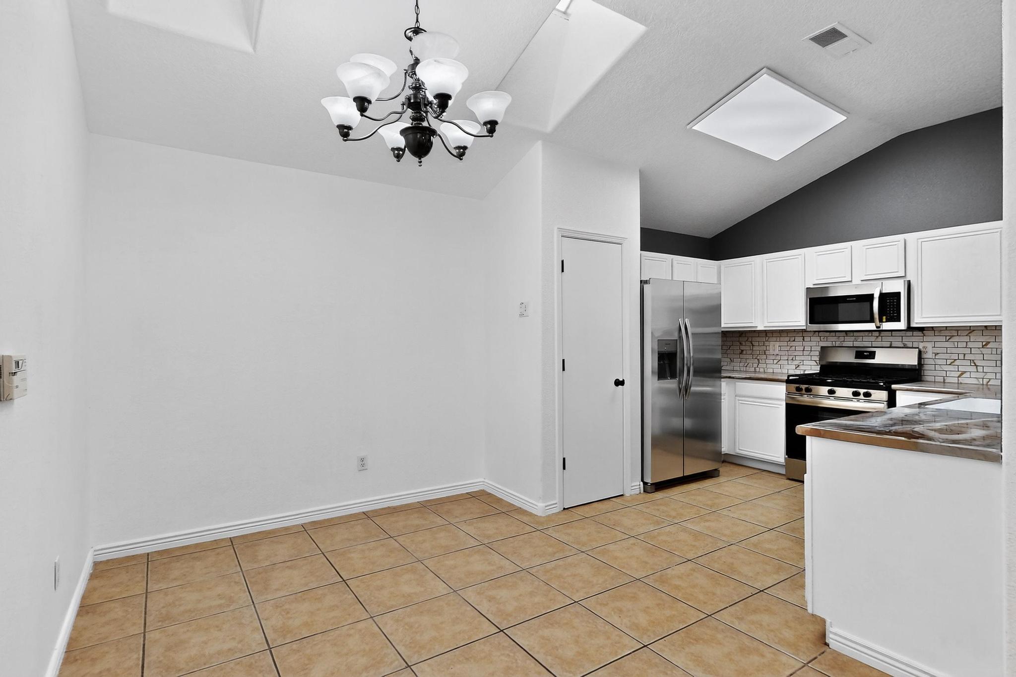 8409 GLYNVIEW Court NW