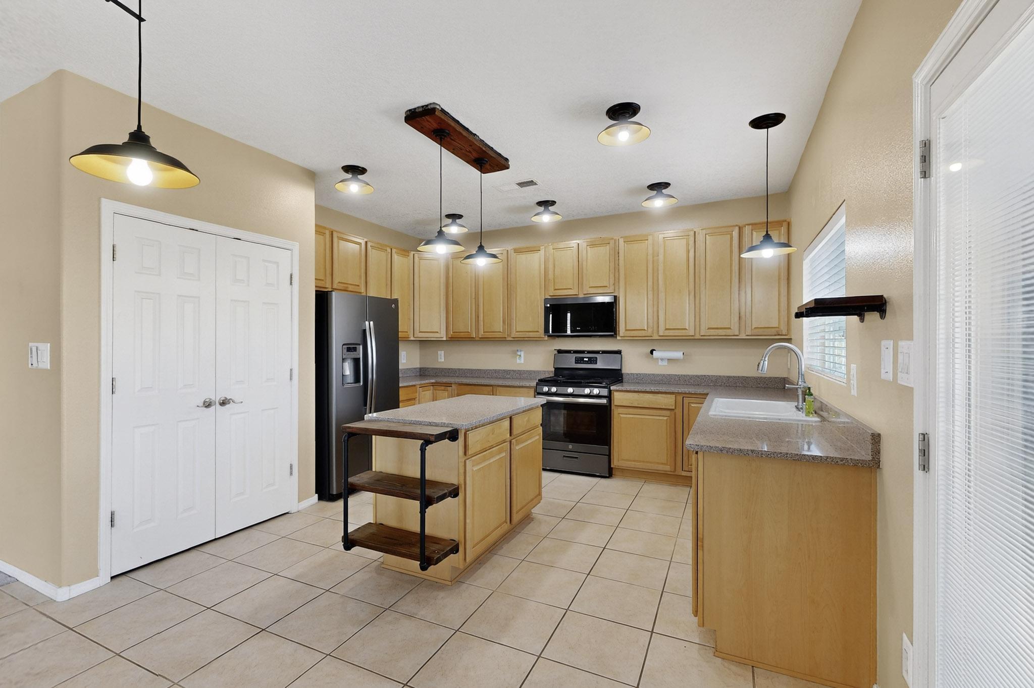 7119 ALAMILLO Road NW