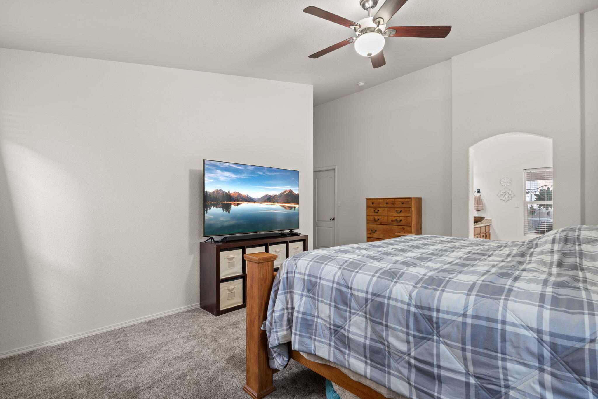 6020 LEGENDS Avenue NW