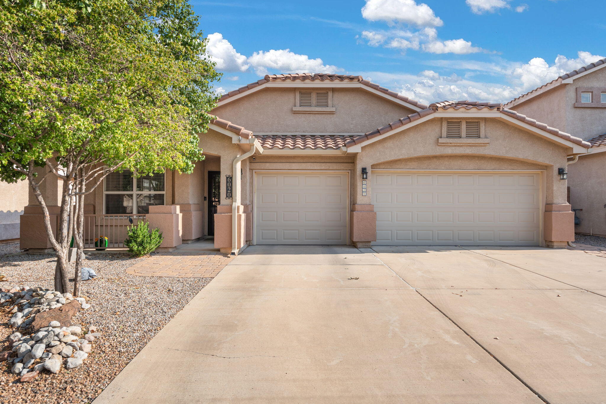 6020 LEGENDS Avenue NW