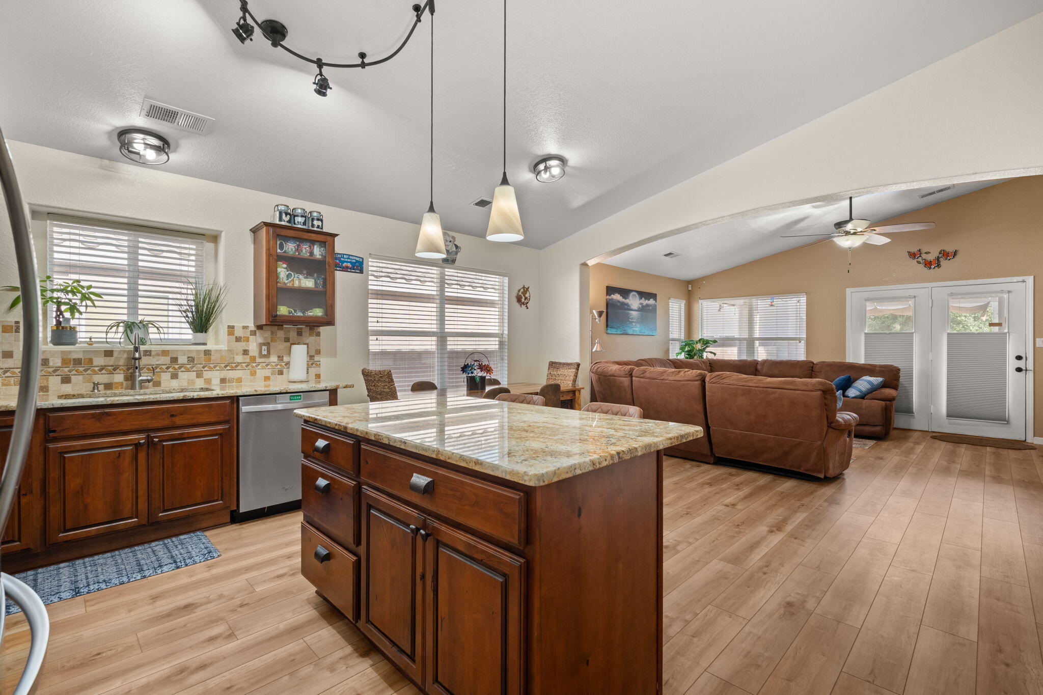 6020 LEGENDS Avenue NW