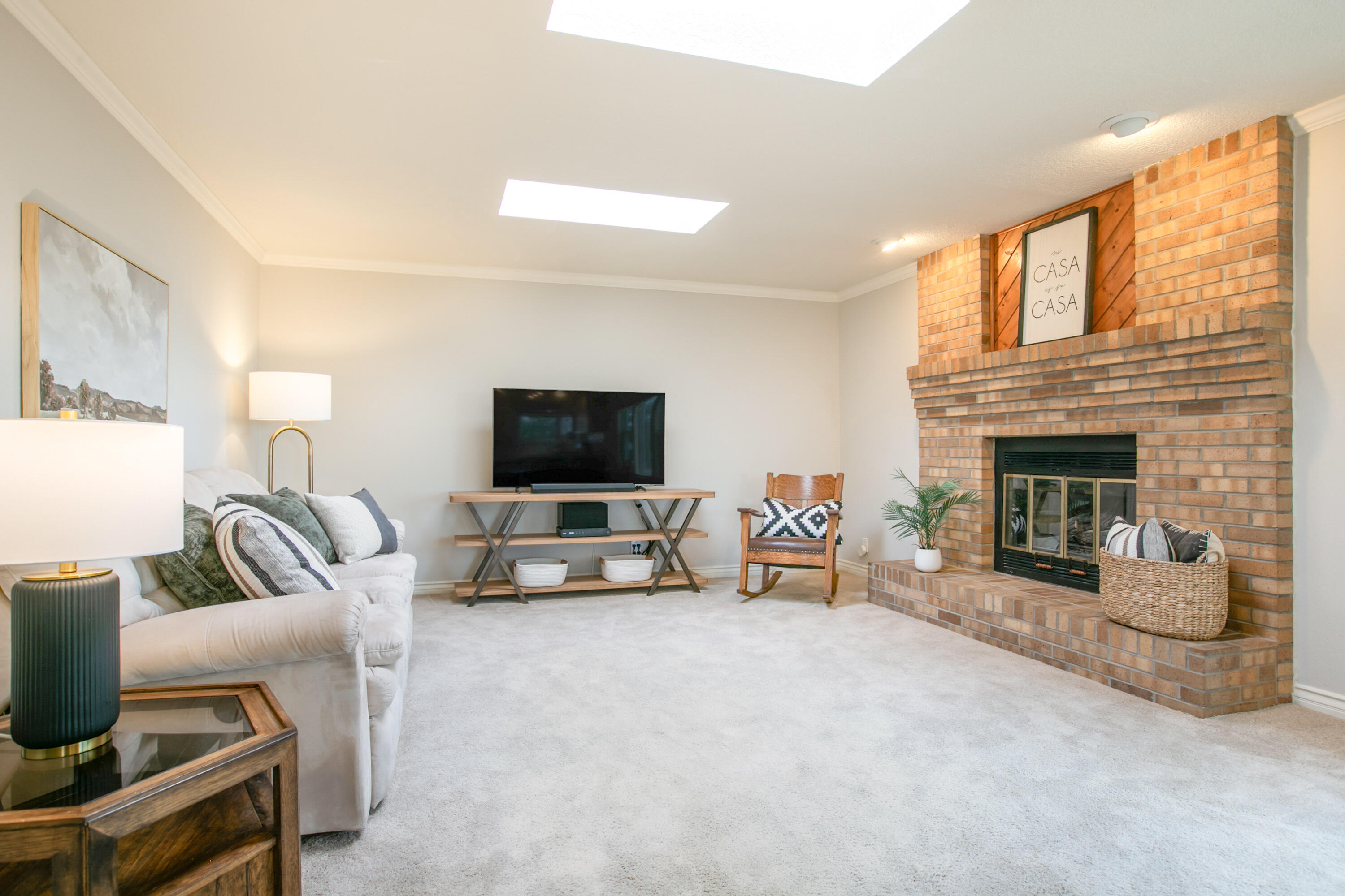 4015 CALLE PINO NE